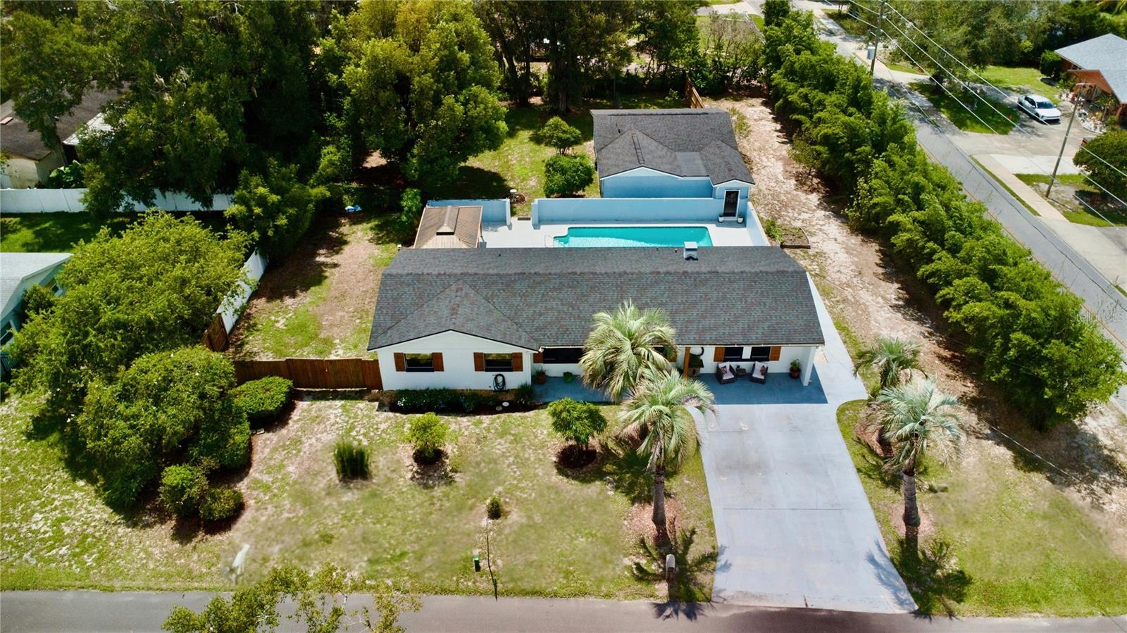 1100 E UNIVERSITY AVE