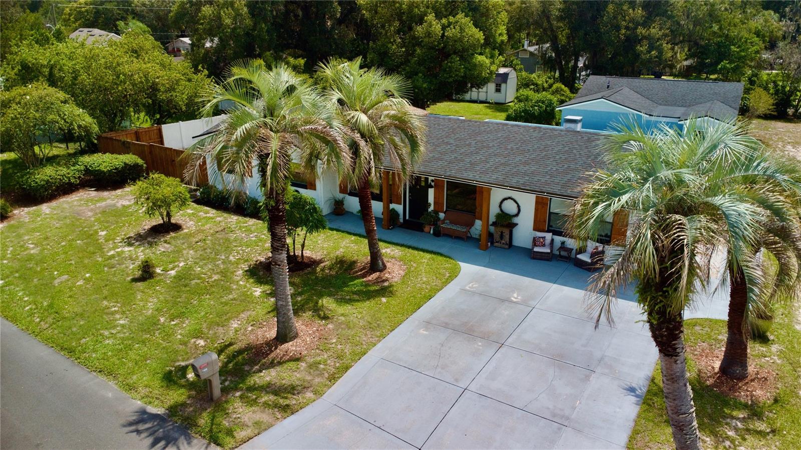 1100 E UNIVERSITY AVE