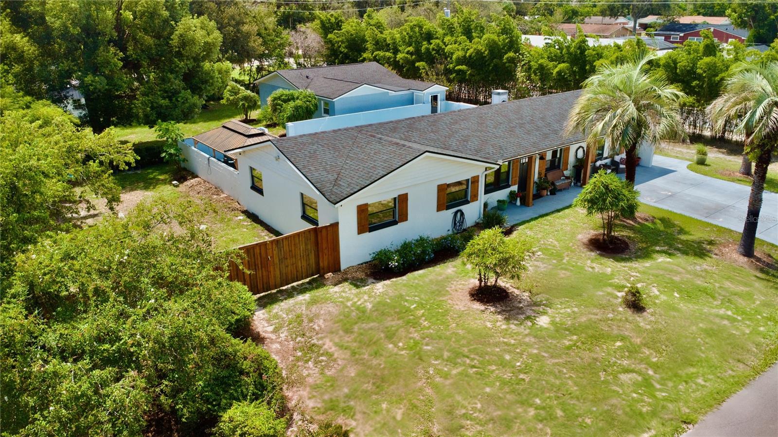 1100 E UNIVERSITY AVE