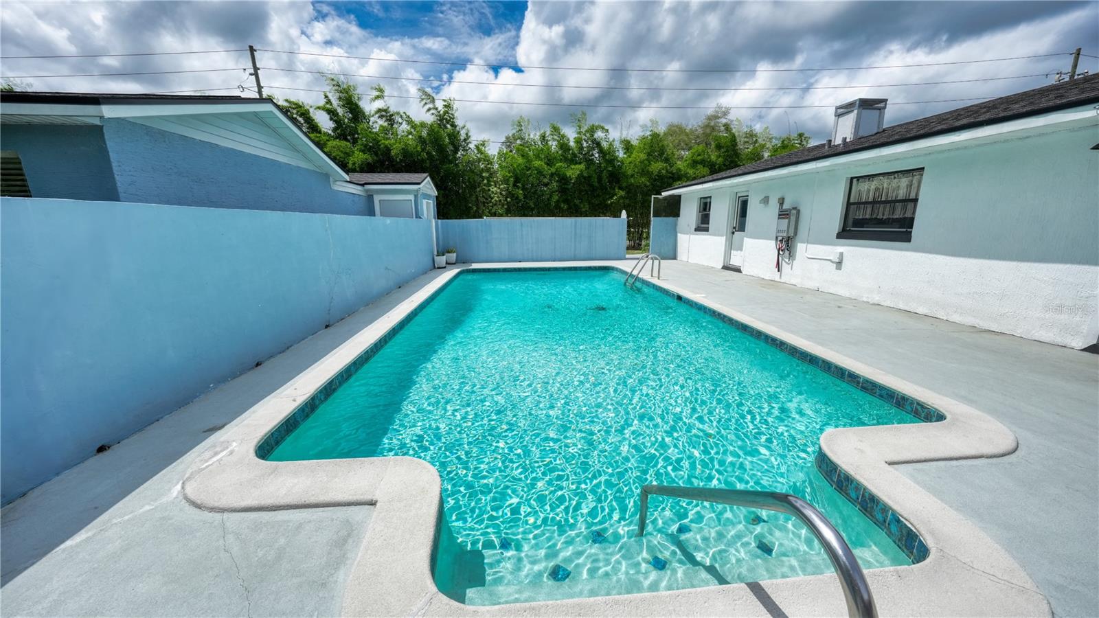 1100 E UNIVERSITY AVE