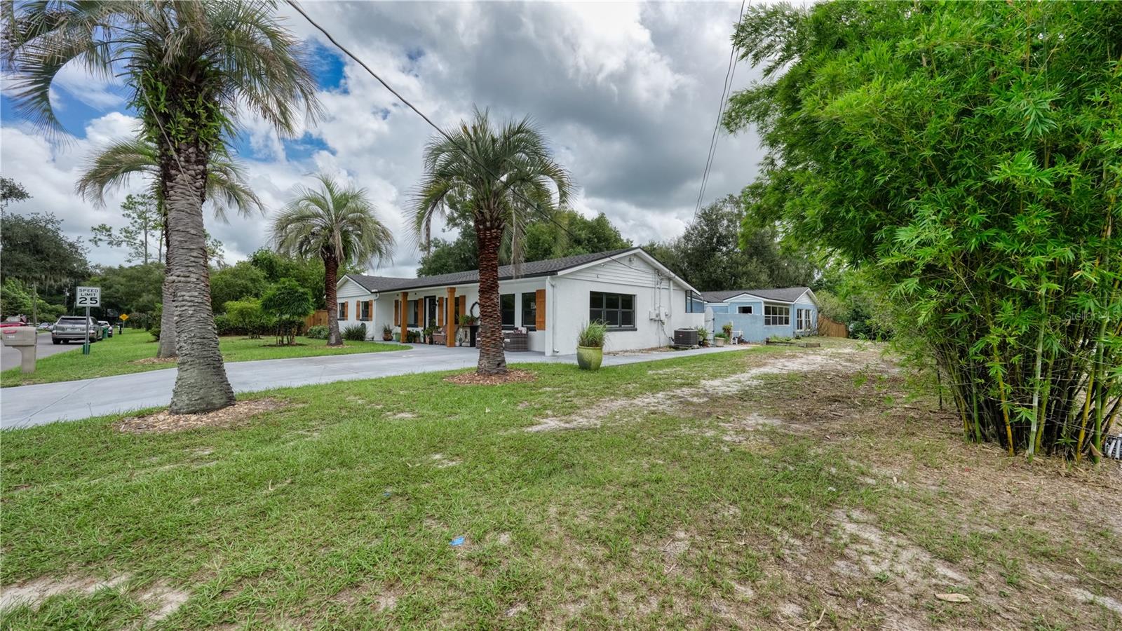 1100 E UNIVERSITY AVE