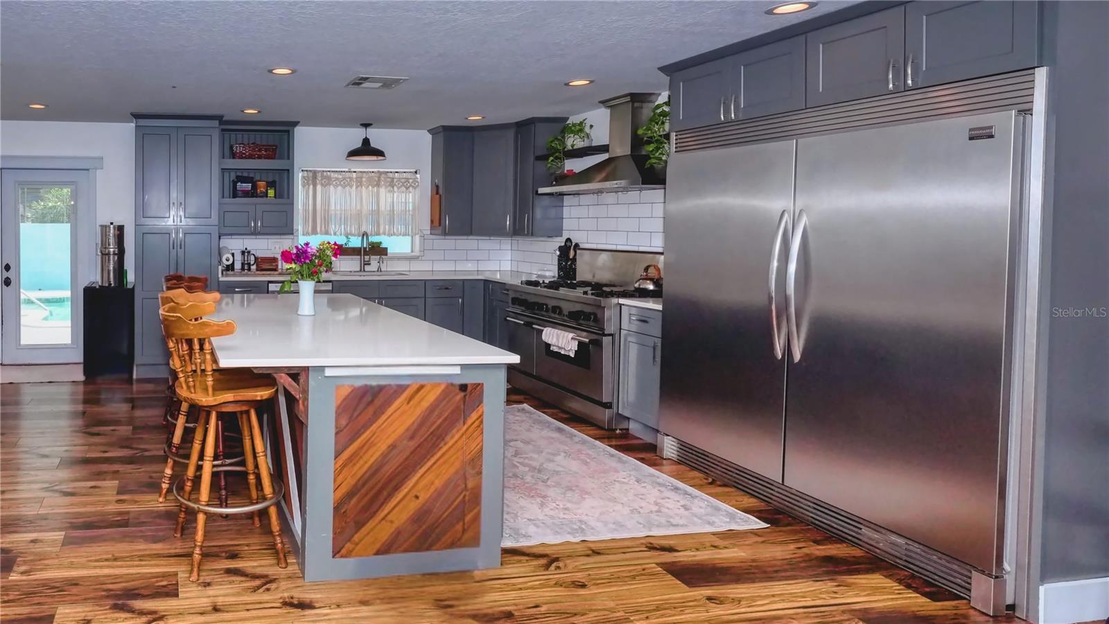 1100 E UNIVERSITY AVE