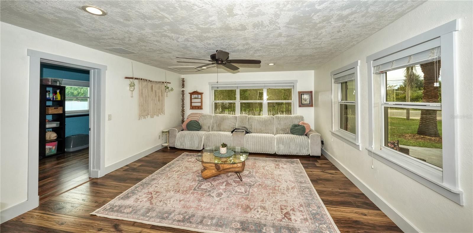 1100 E UNIVERSITY AVE