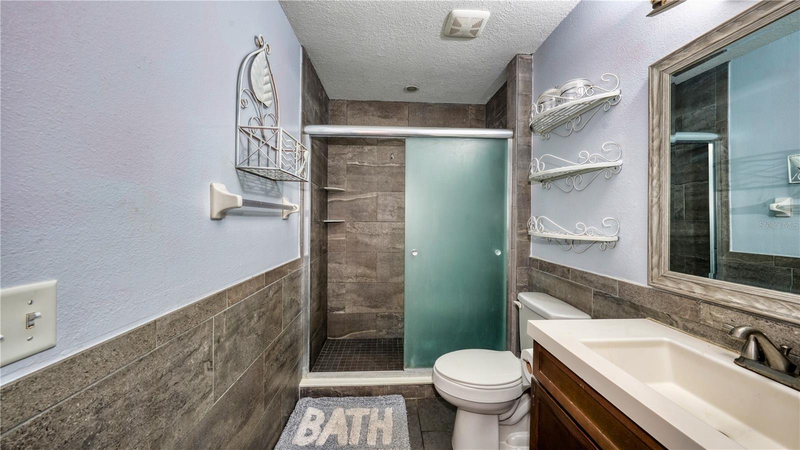 1100 E UNIVERSITY AVE