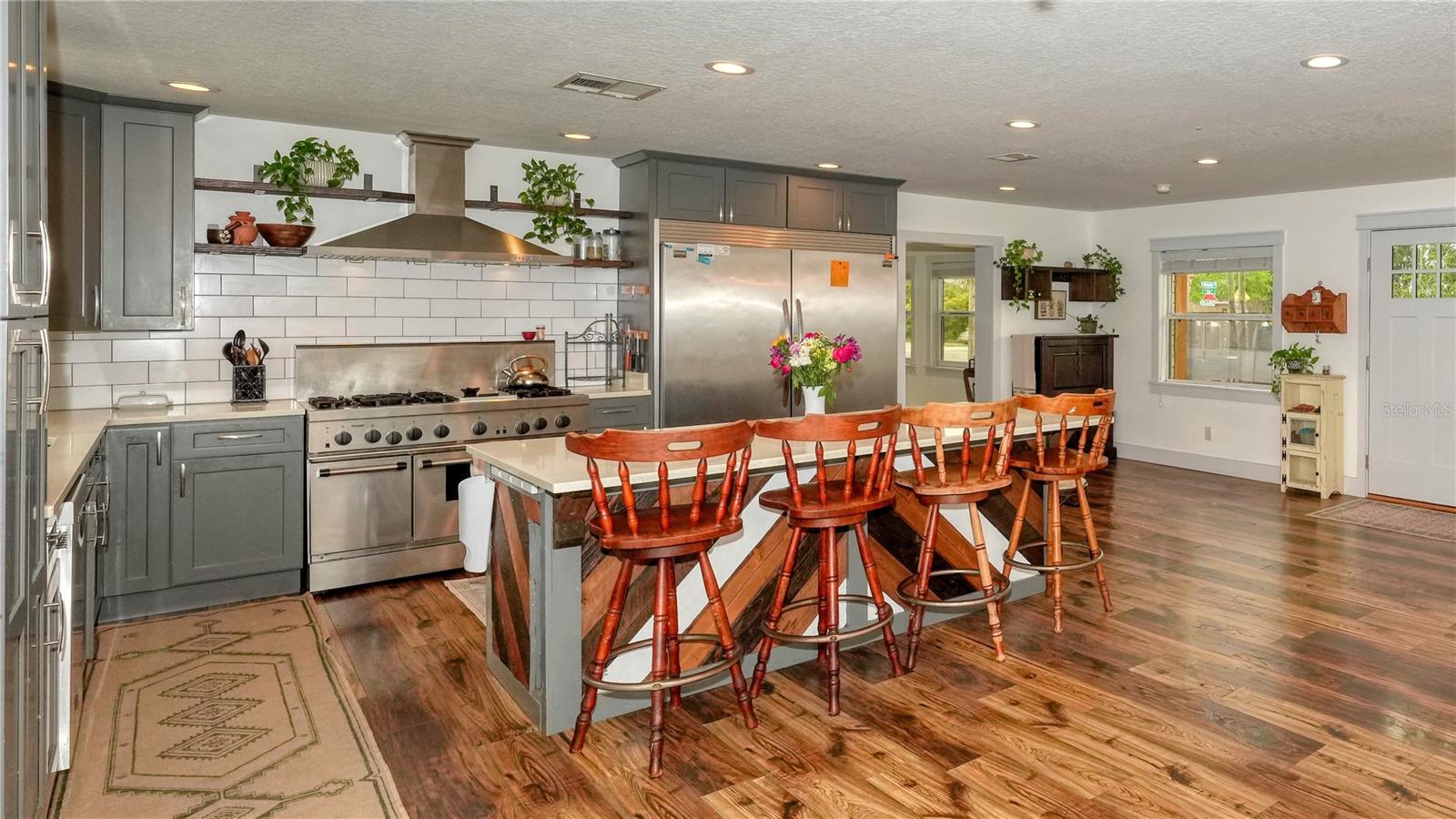 1100 E UNIVERSITY AVE