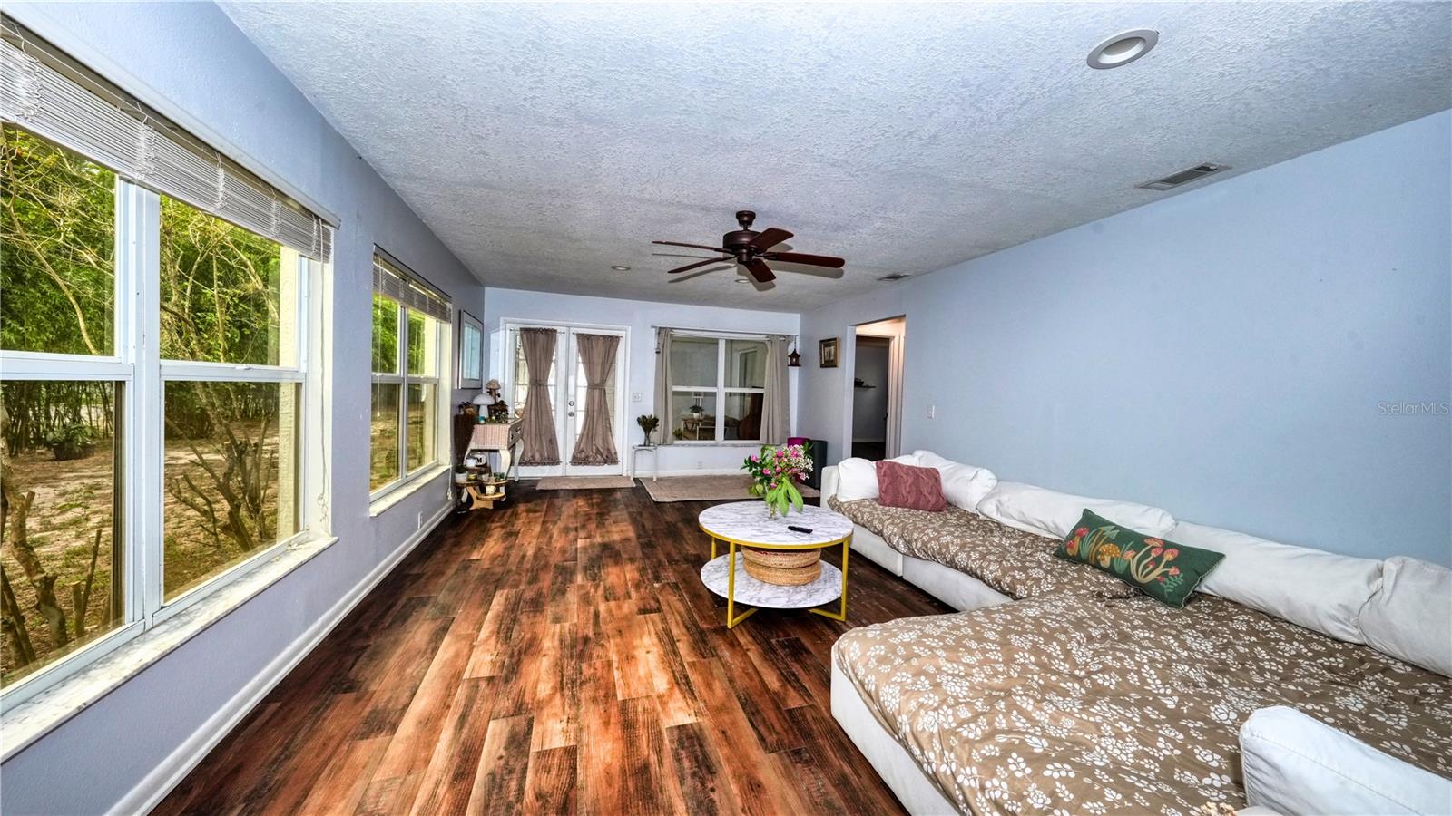 1100 E UNIVERSITY AVE