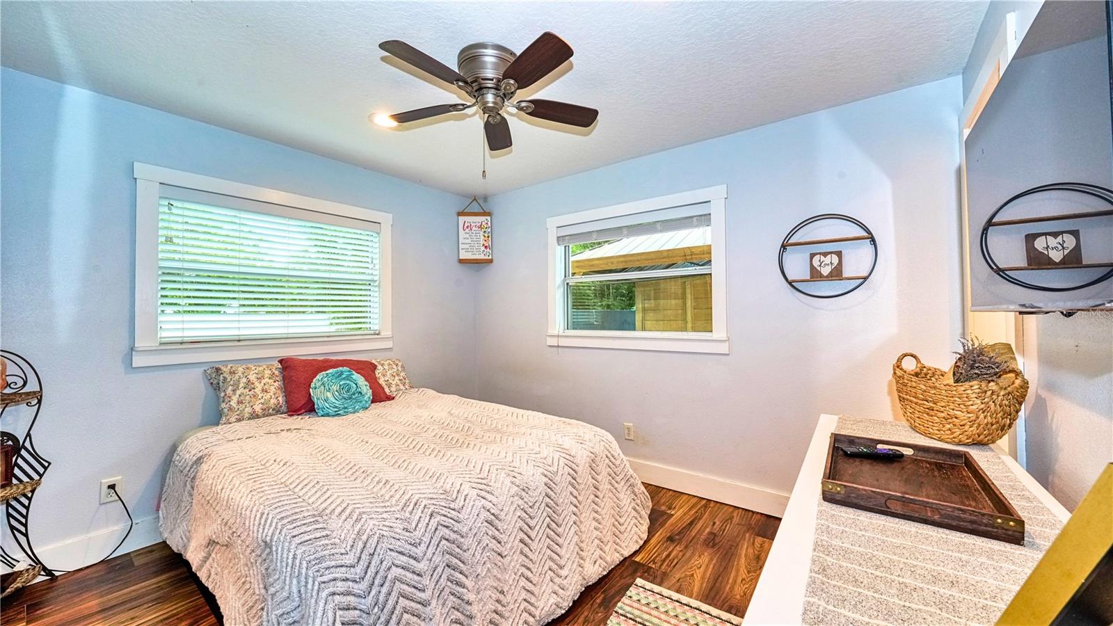 1100 E UNIVERSITY AVE