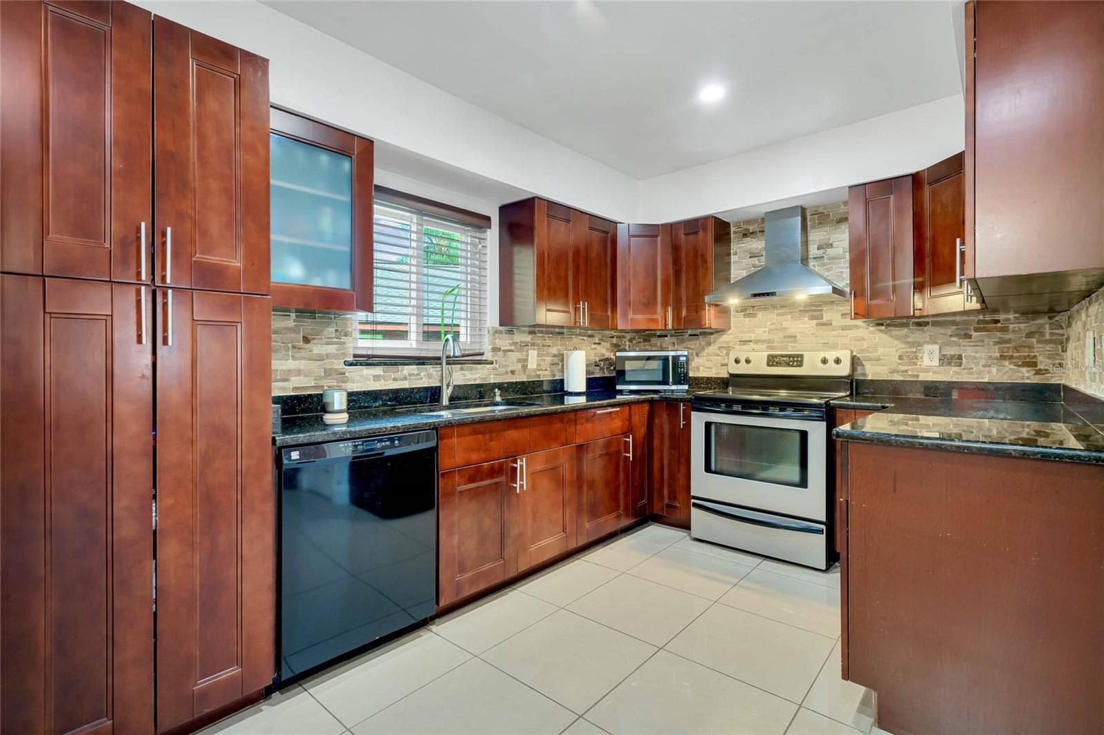 701 CASTLEWOOD DR
