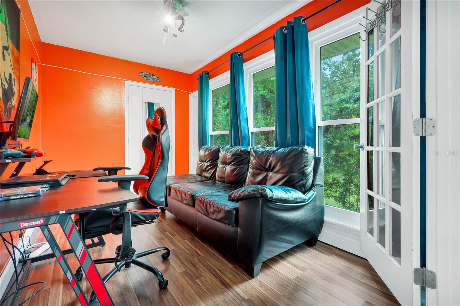 701 CASTLEWOOD DR