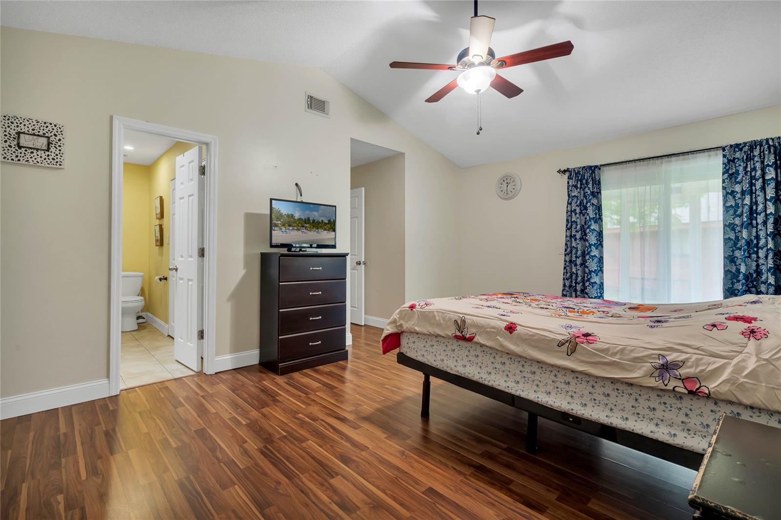 701 CASTLEWOOD DR
