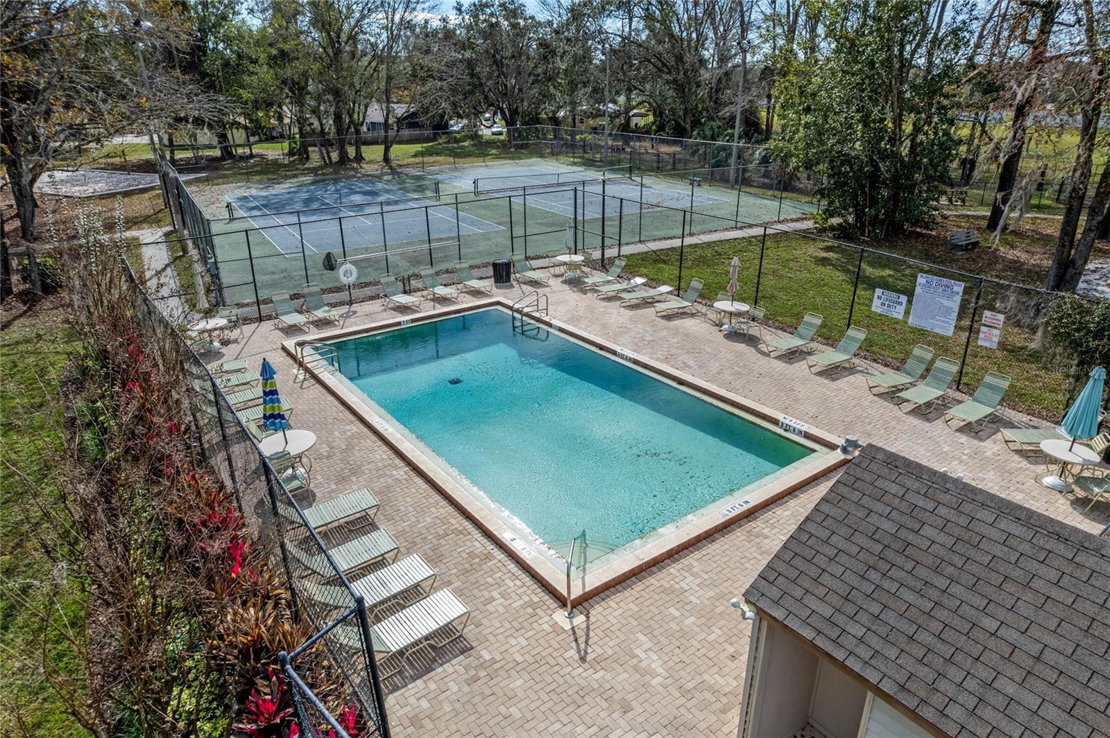 701 CASTLEWOOD DR