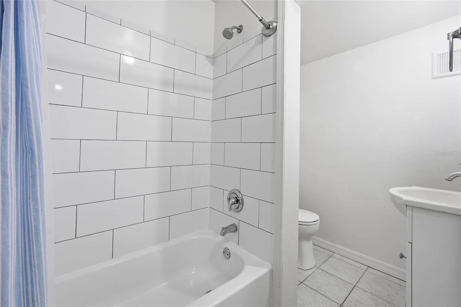 1032 NW 40TH AVE
