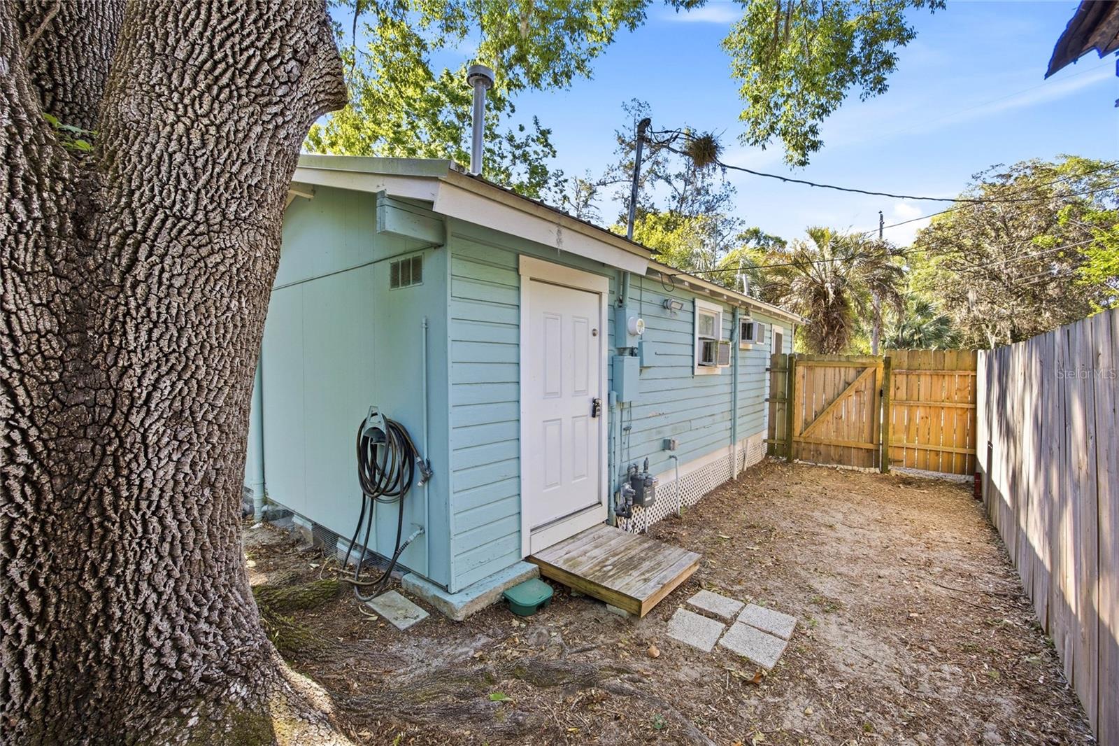 1032 NW 40TH AVE