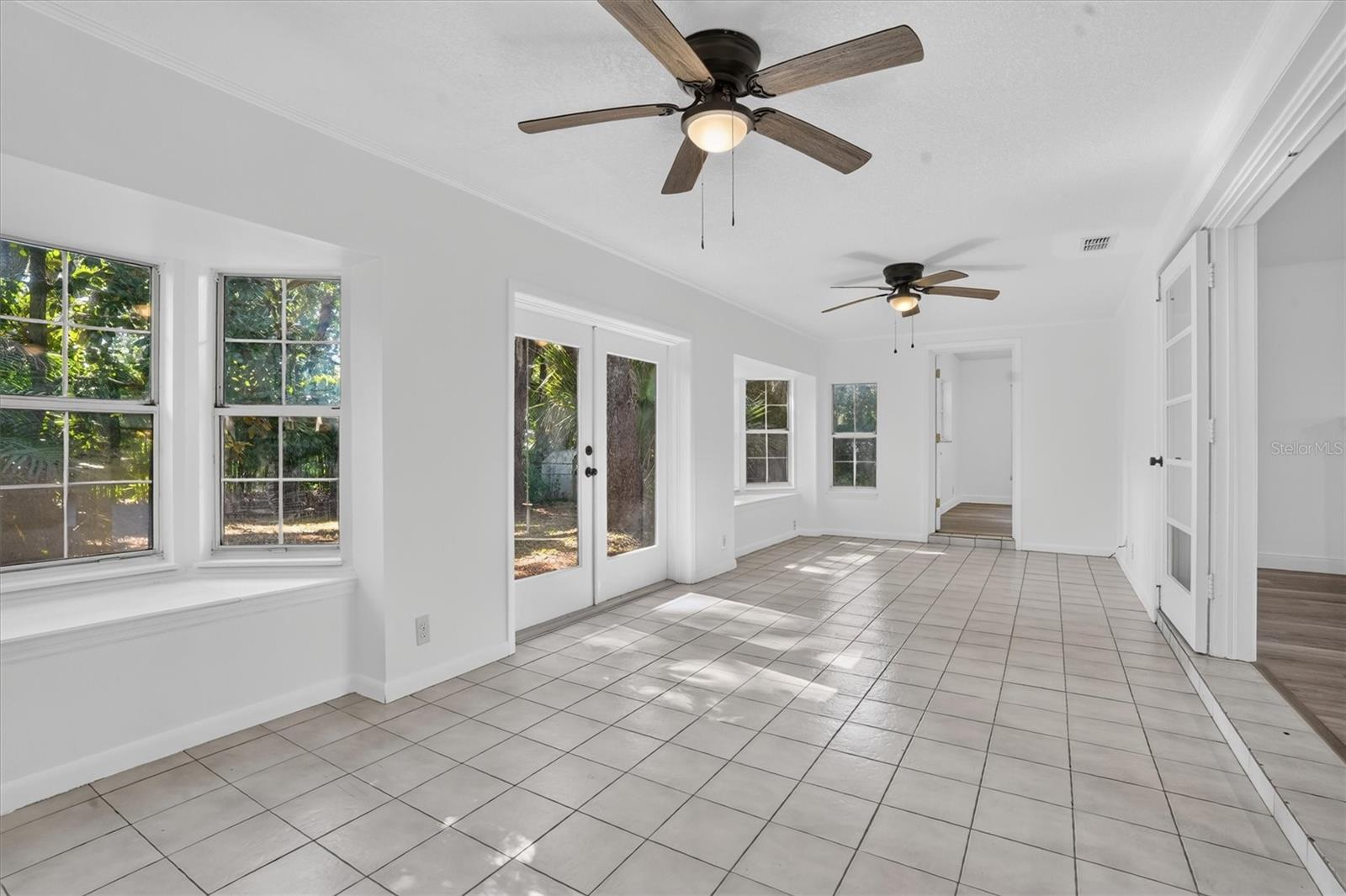 1202 ORANOLE RD