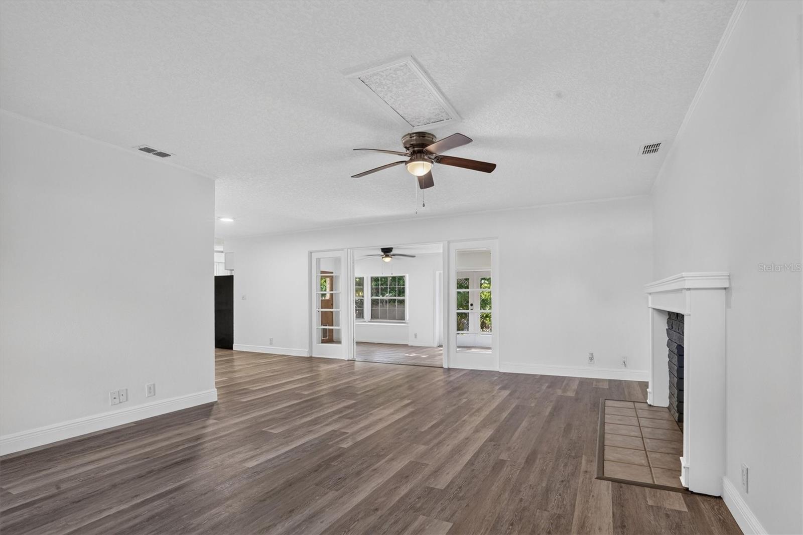 1202 ORANOLE RD