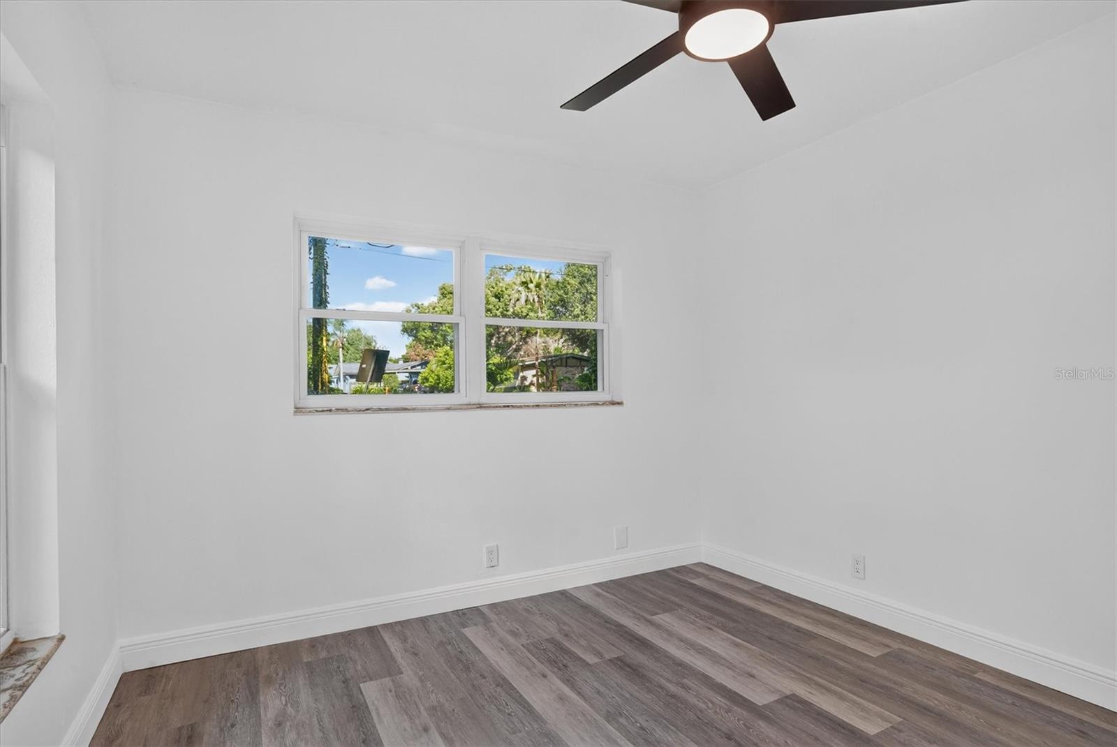 1202 ORANOLE RD
