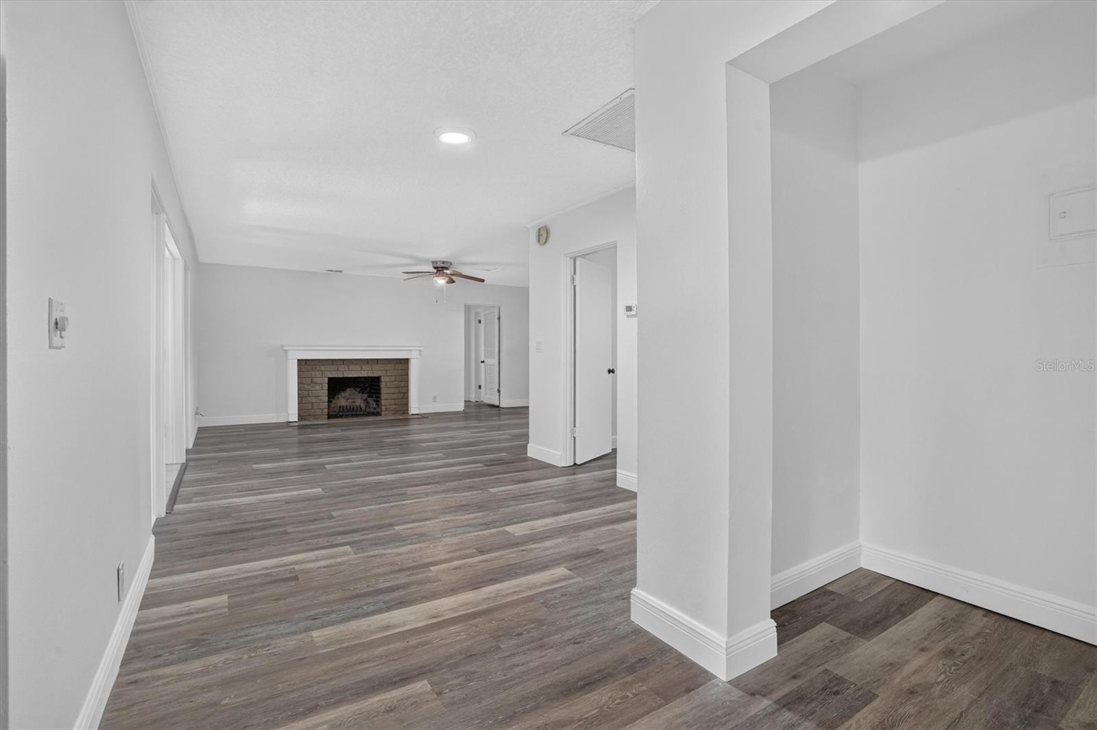 1202 ORANOLE RD