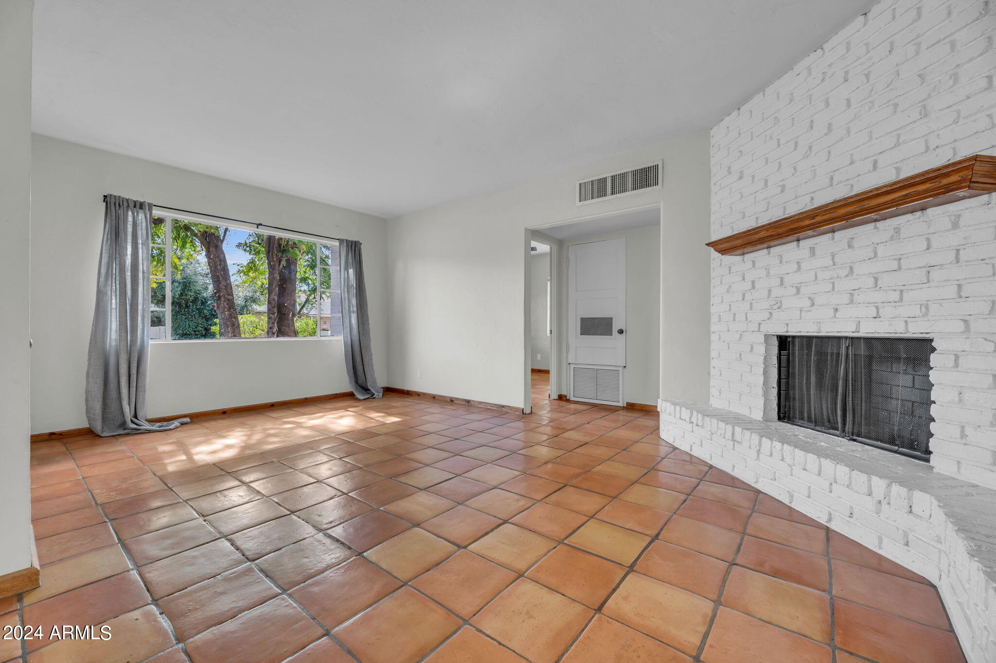 528 W SAN JUAN Avenue