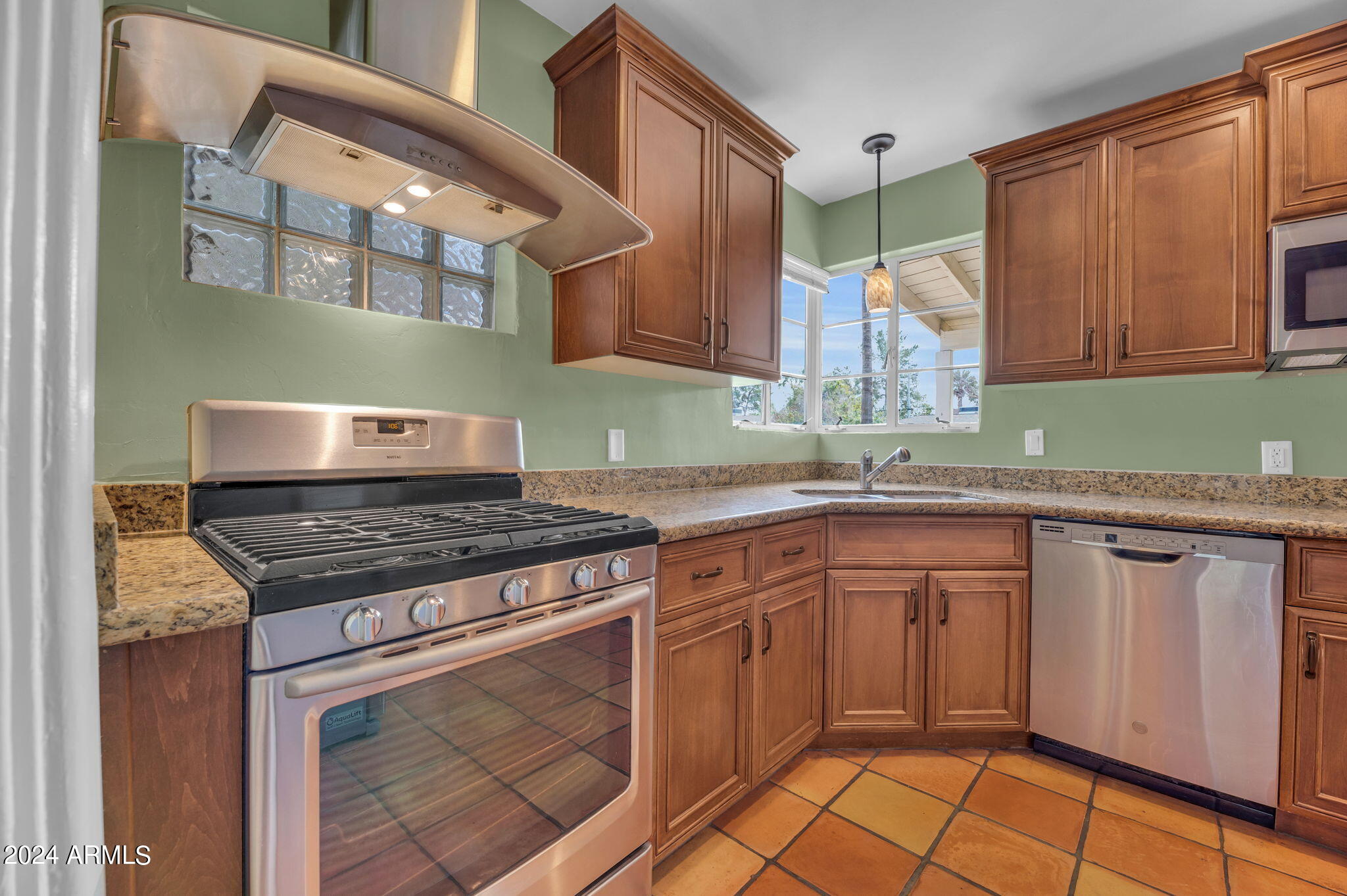 528 W SAN JUAN Avenue