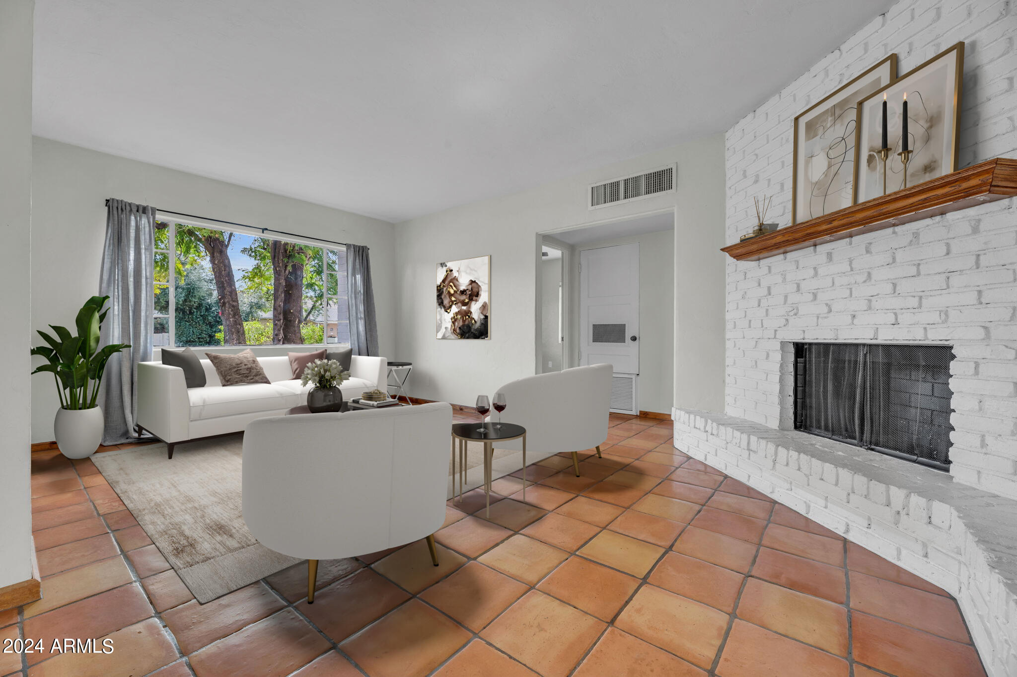 528 W SAN JUAN Avenue