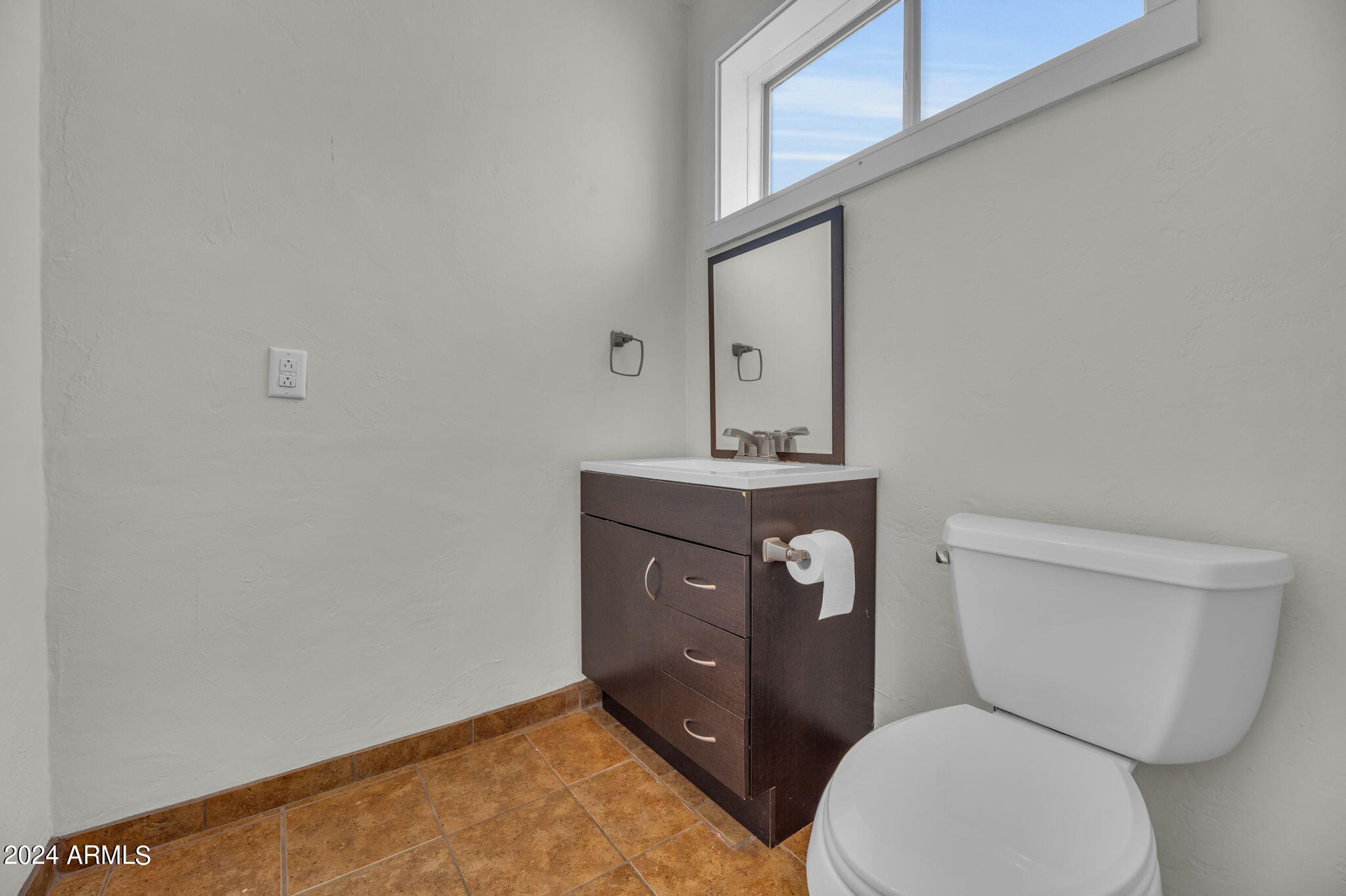 528 W SAN JUAN Avenue