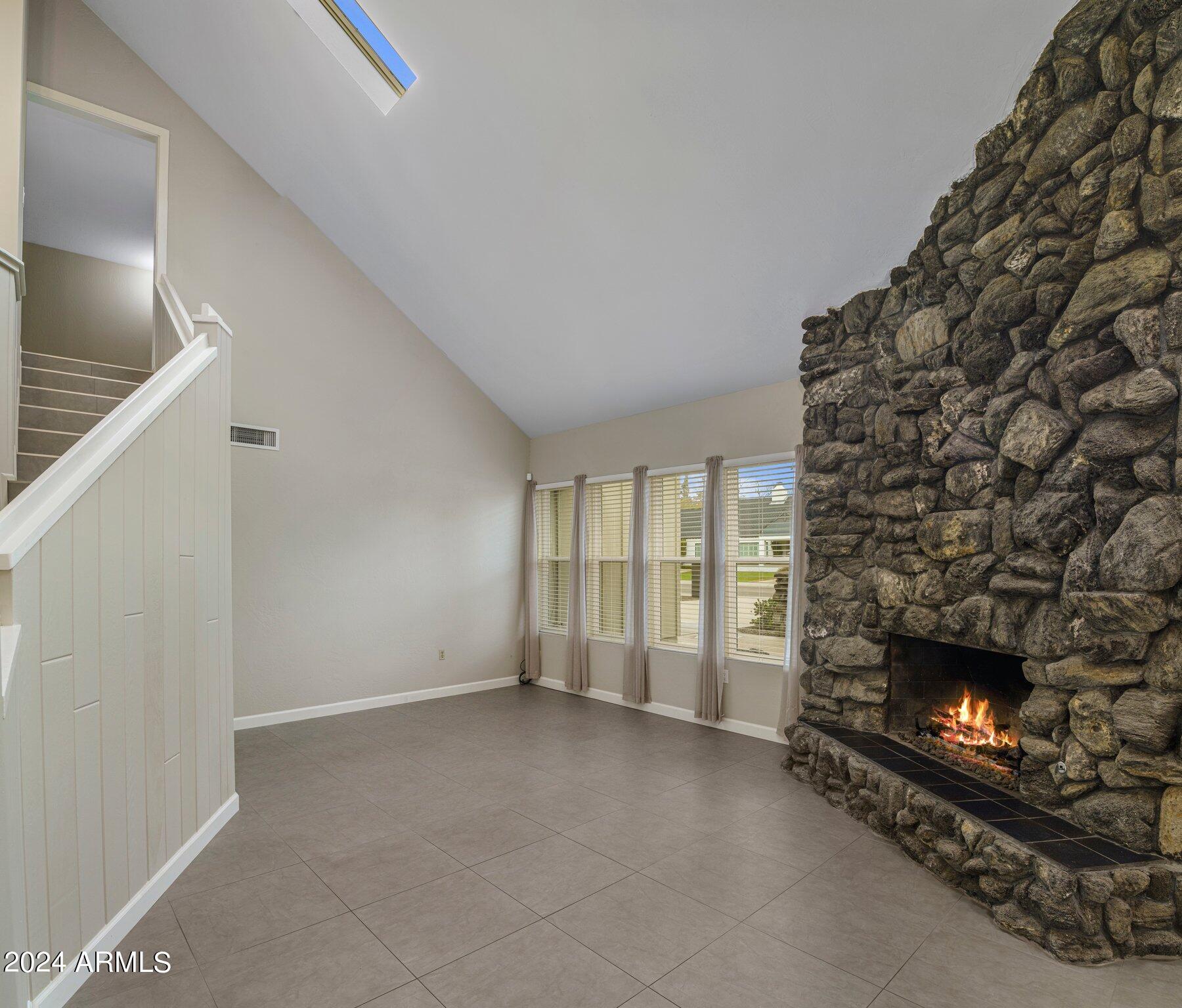 339 W LAS PALMARITAS Drive