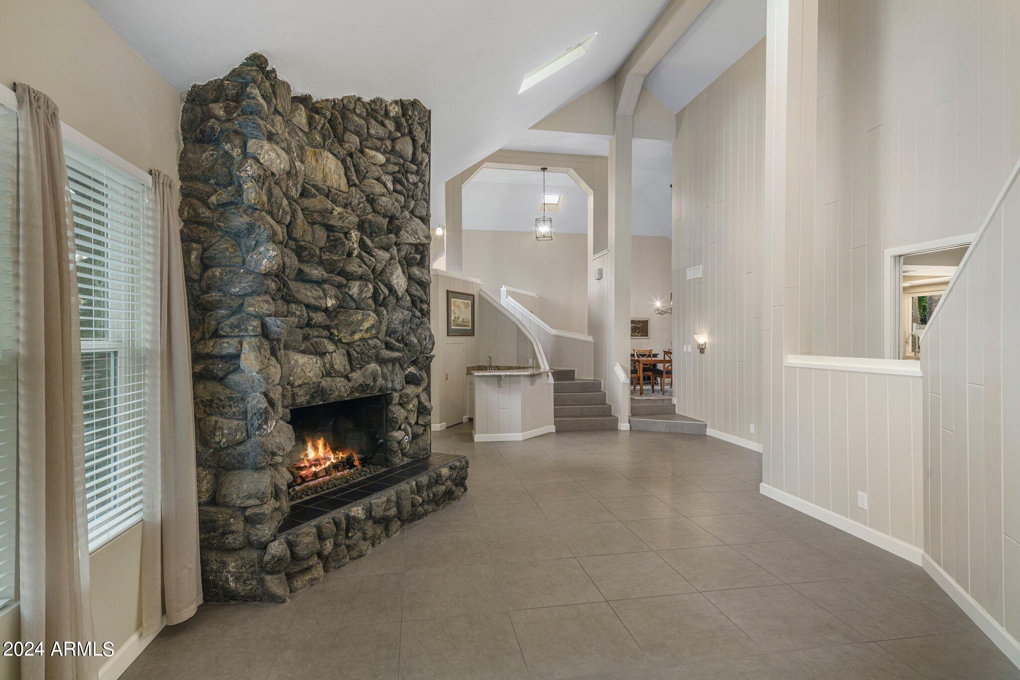 339 W LAS PALMARITAS Drive