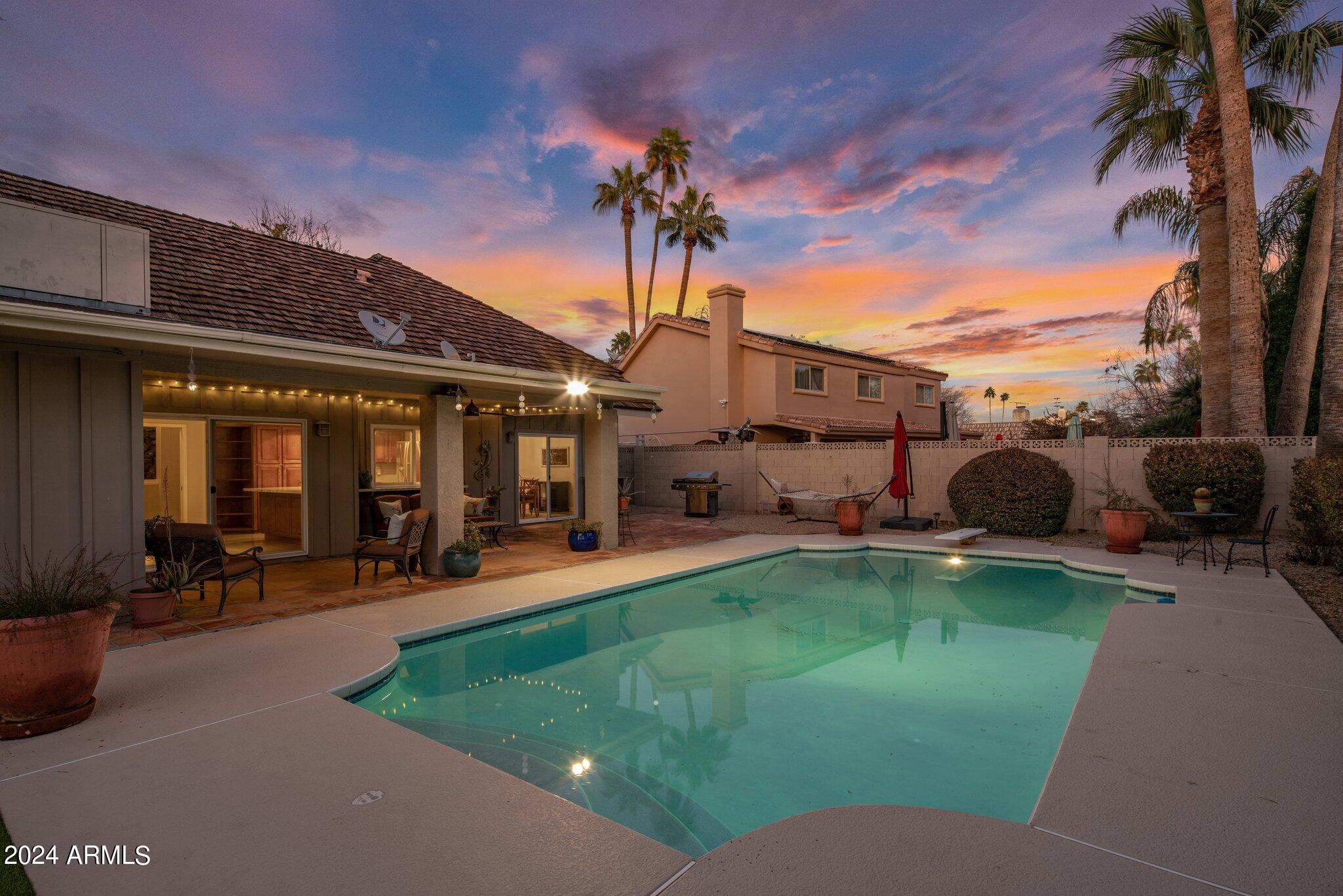339 W LAS PALMARITAS Drive