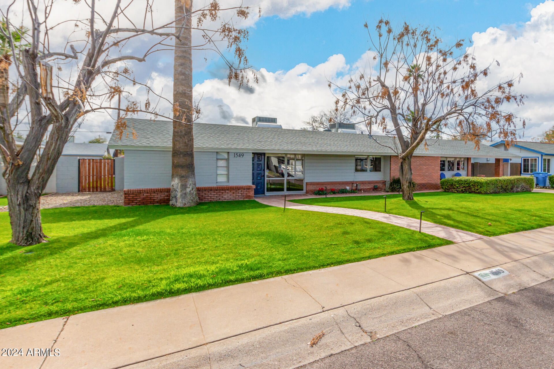 1549 W CLARENDON Avenue