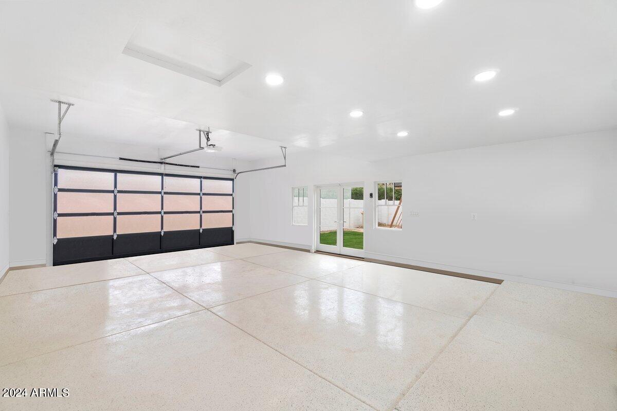 914 W WILLETTA Street