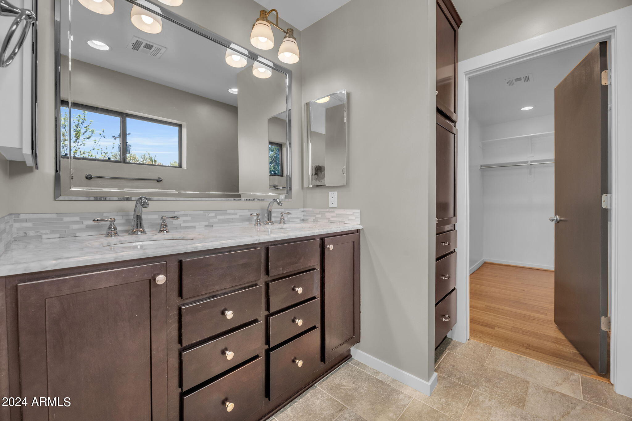 529 W LAS PALMARITAS Drive