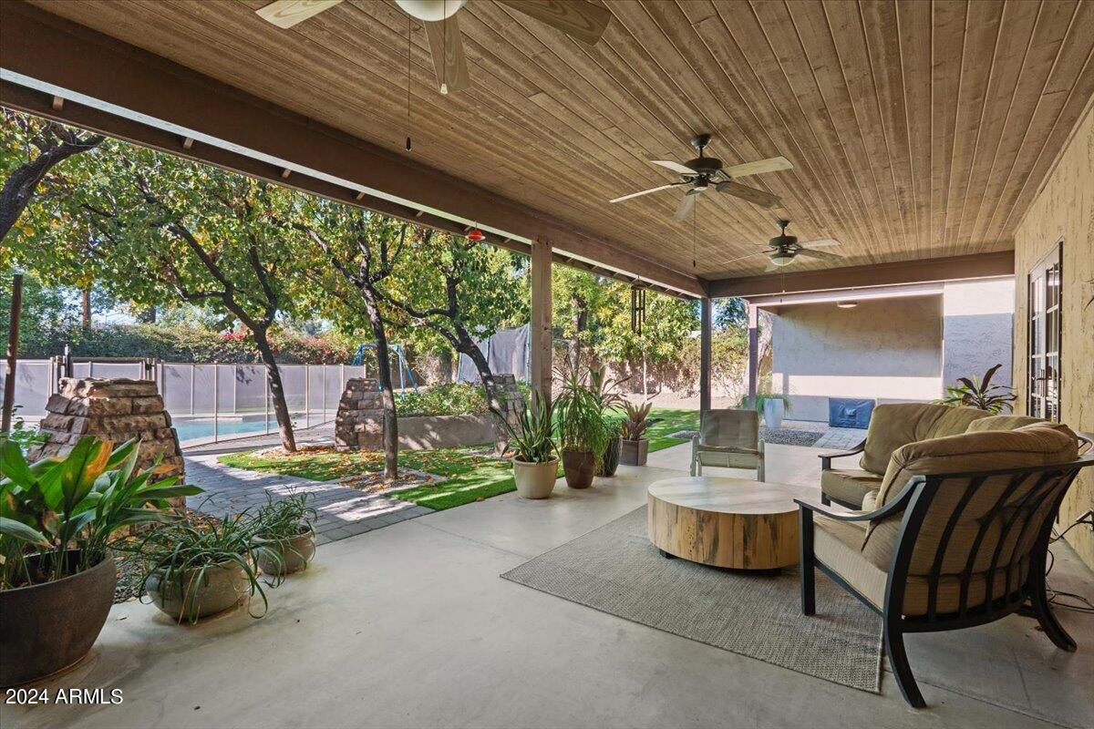 314 E ROSE Lane