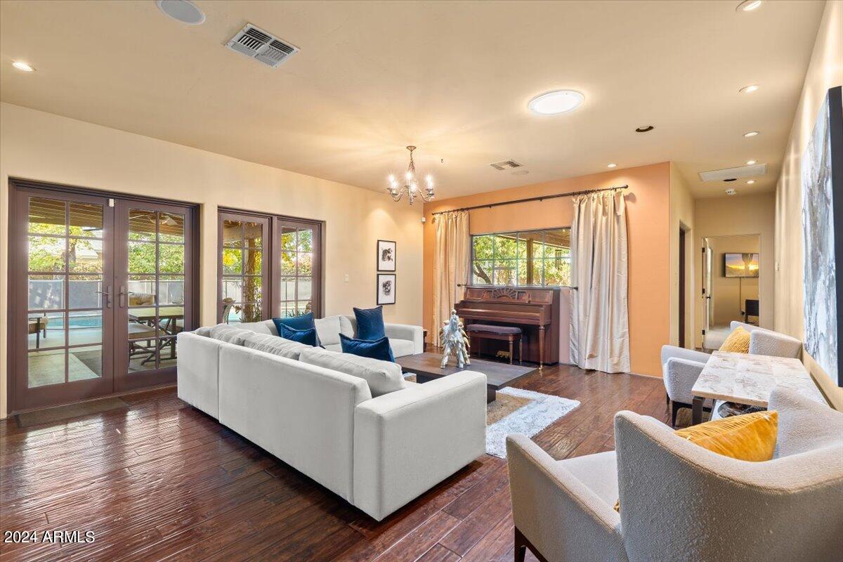 314 E ROSE Lane