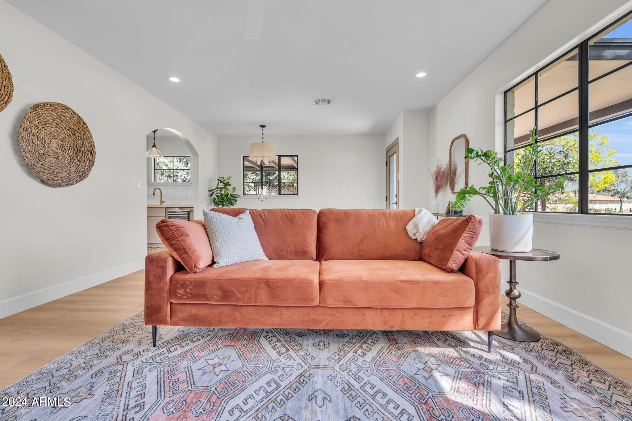 50 E MEDLOCK Drive
