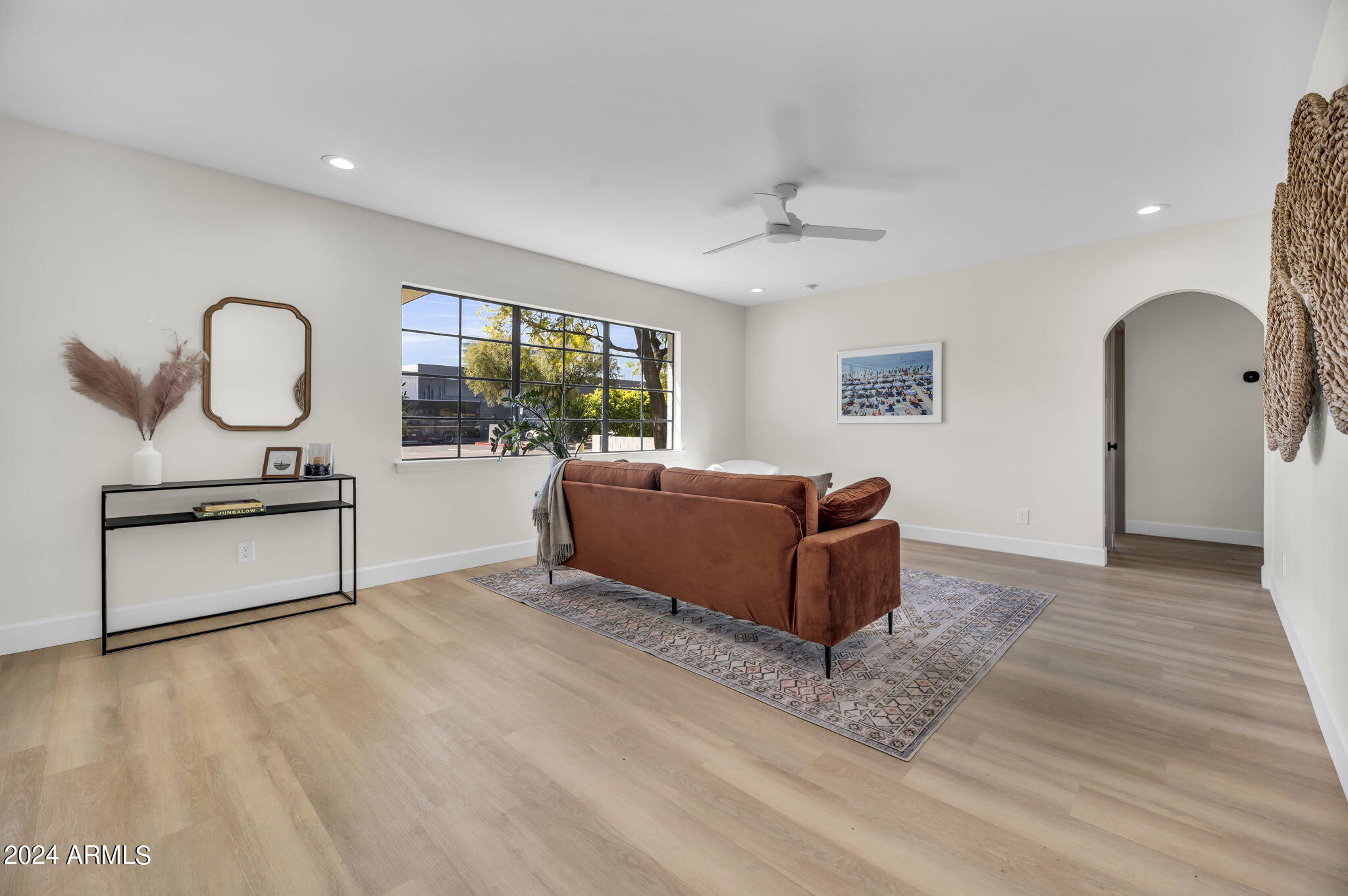 50 E MEDLOCK Drive