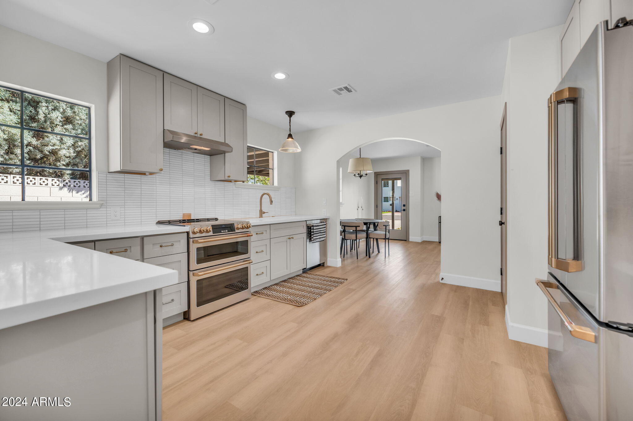 50 E MEDLOCK Drive