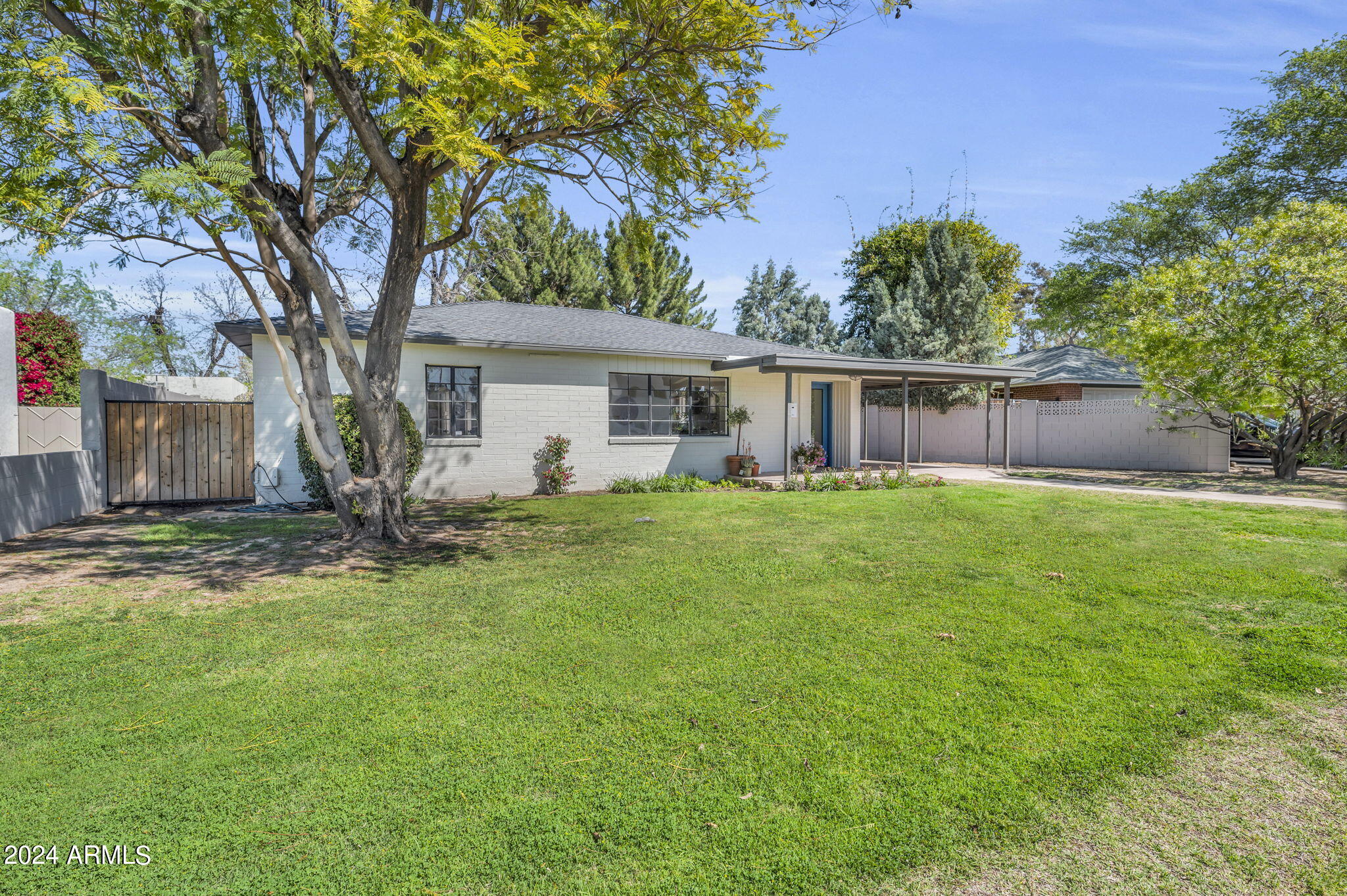 50 E MEDLOCK Drive