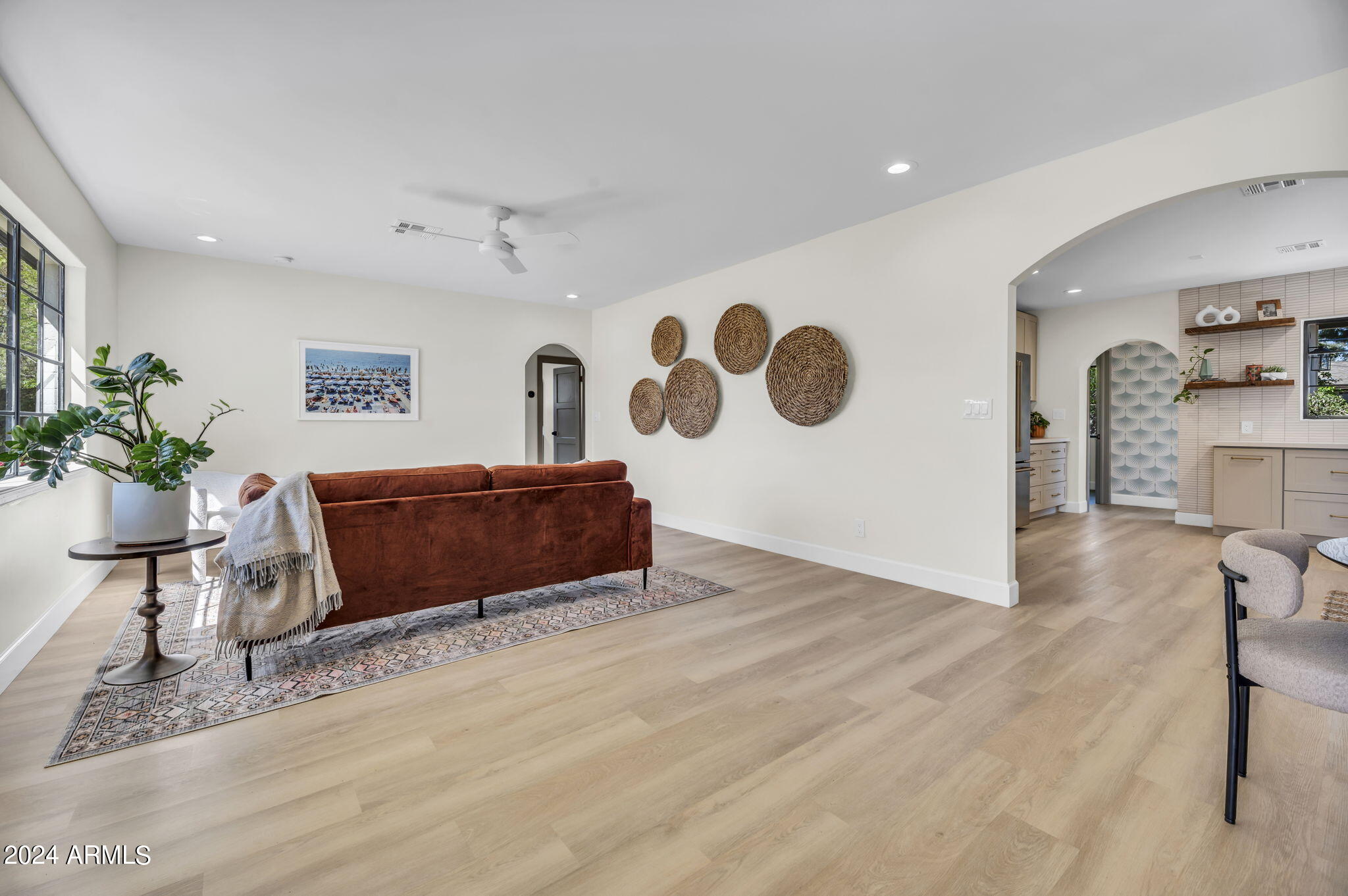 50 E MEDLOCK Drive