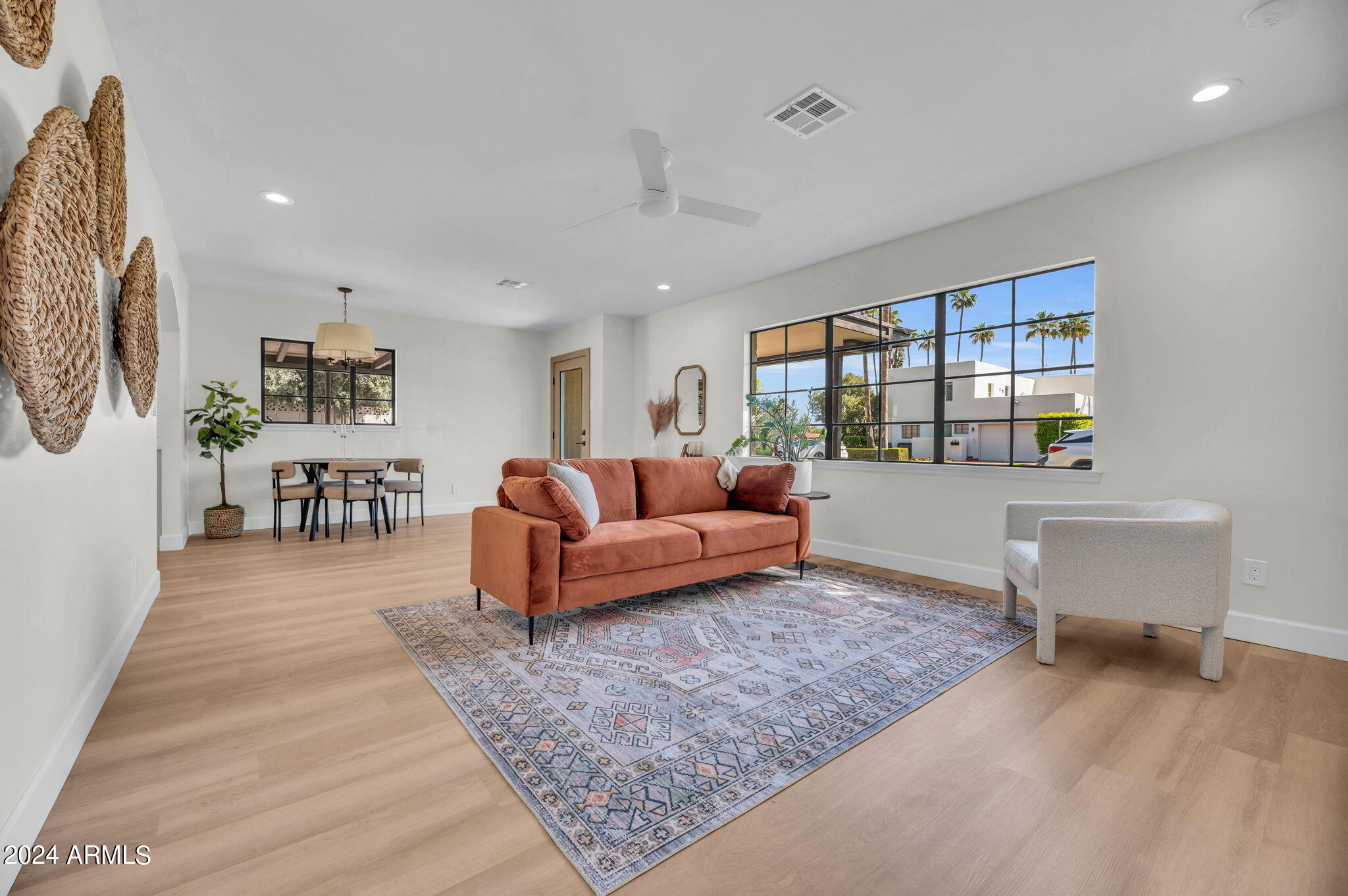 50 E MEDLOCK Drive