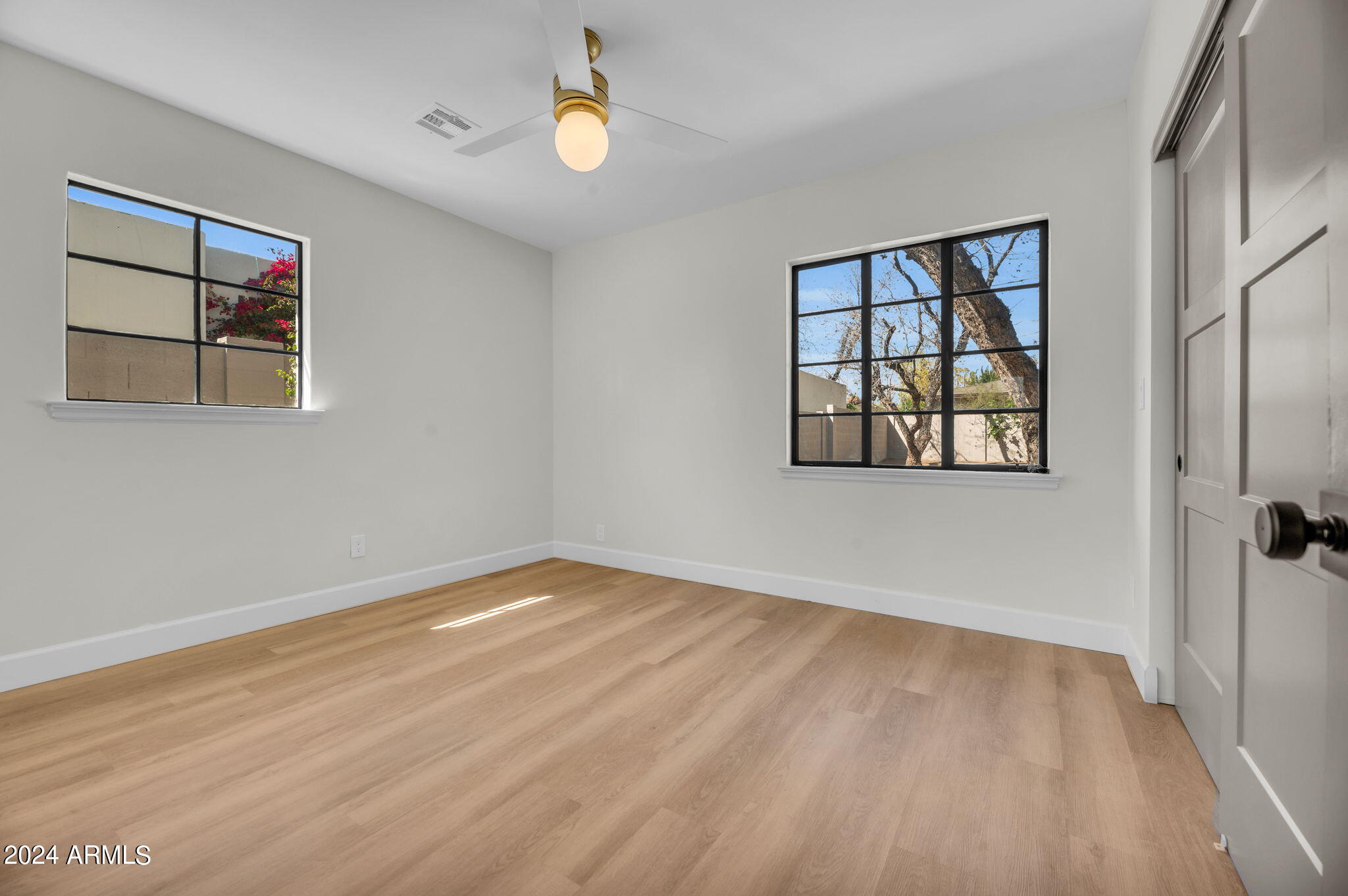 50 E MEDLOCK Drive