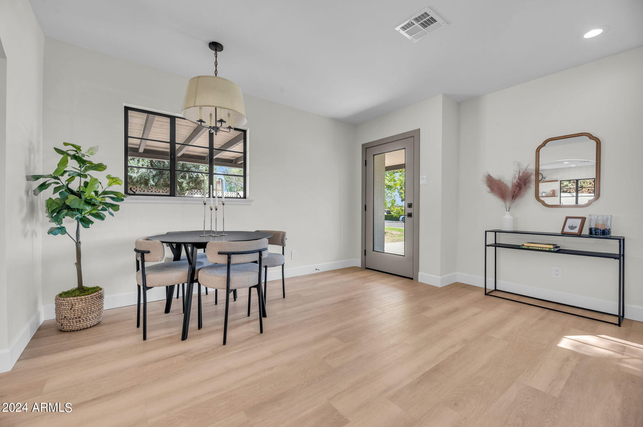 50 E MEDLOCK Drive