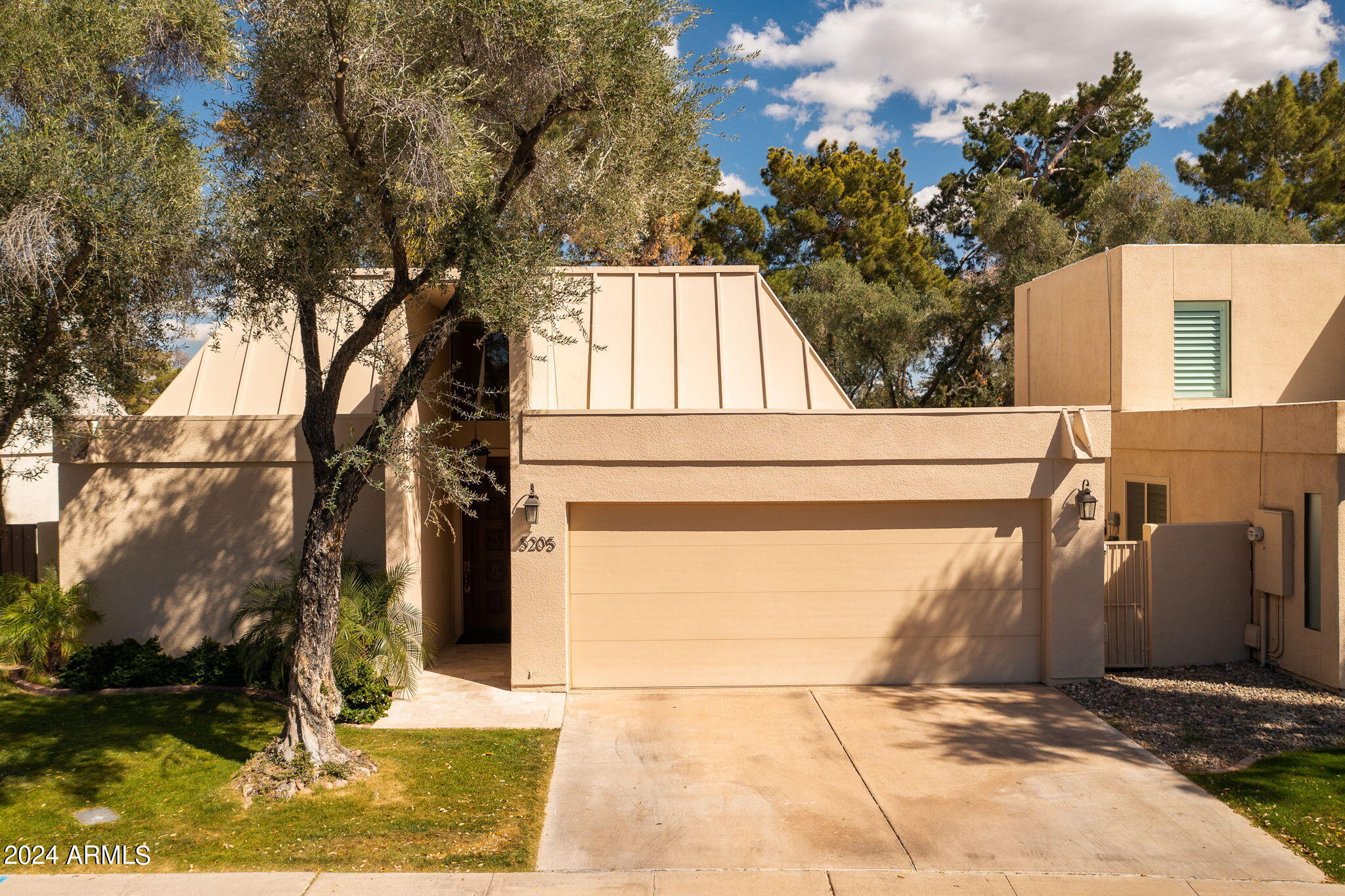 5205 N 25TH Place
