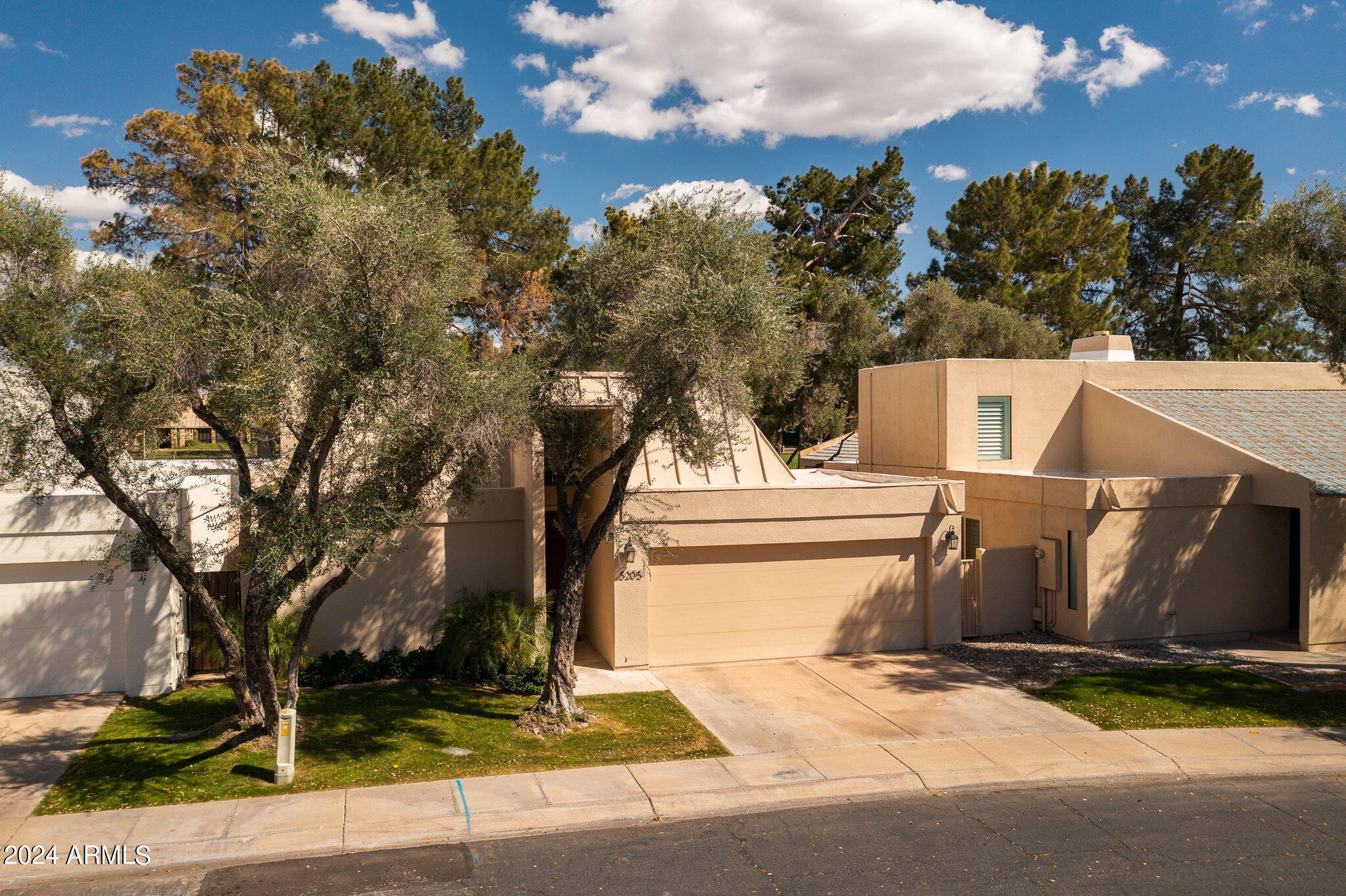 5205 N 25TH Place