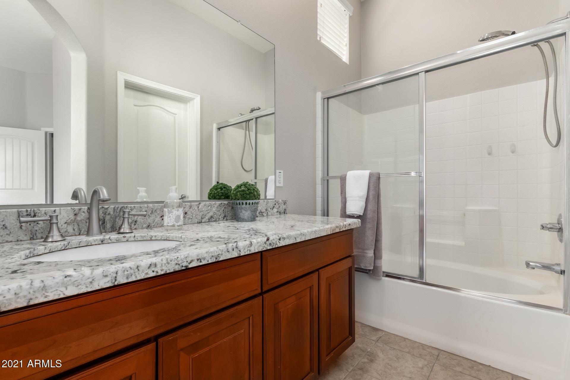 2401 E RIO SALADO Parkway, 1140