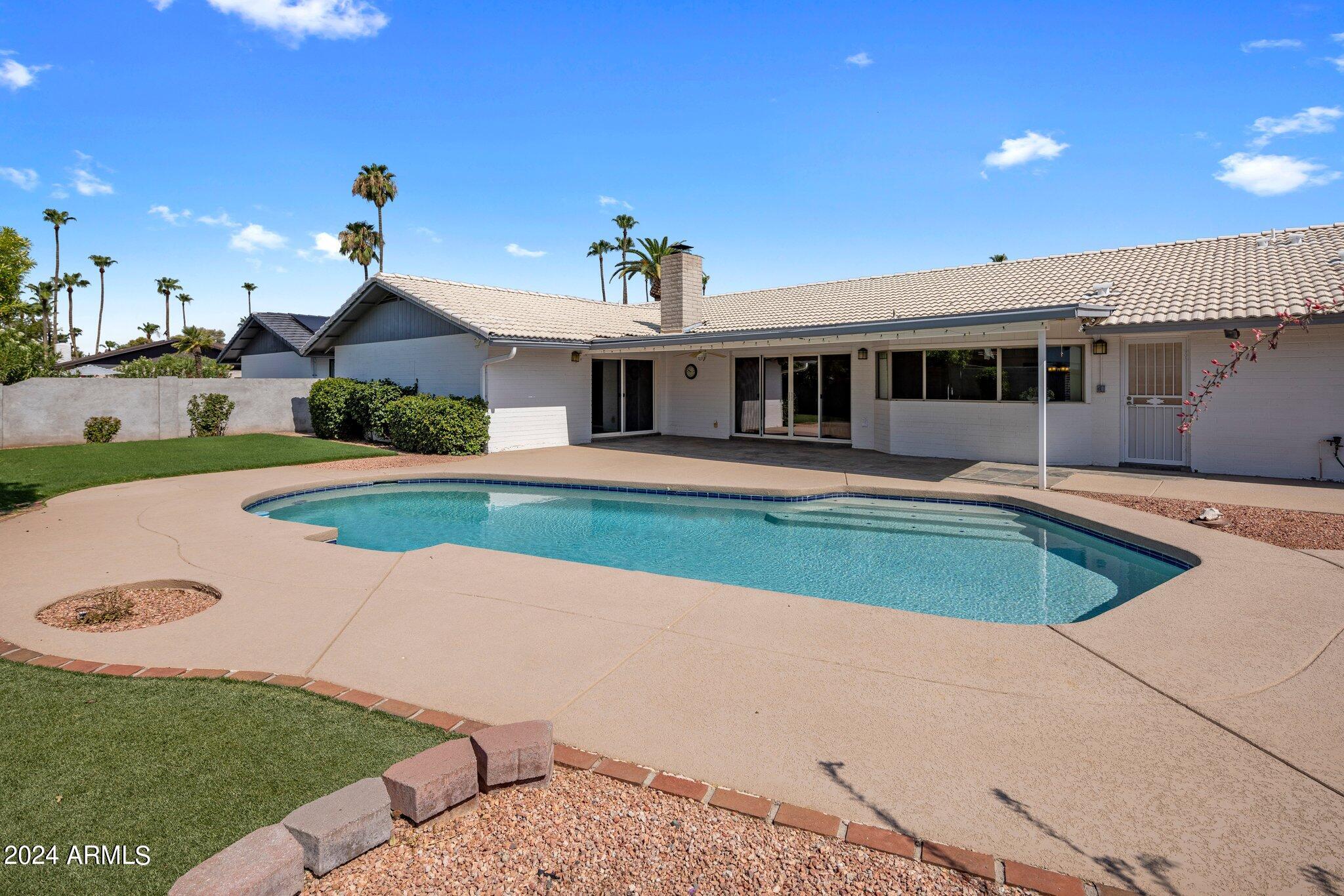 219 E ACAPULCO Lane
