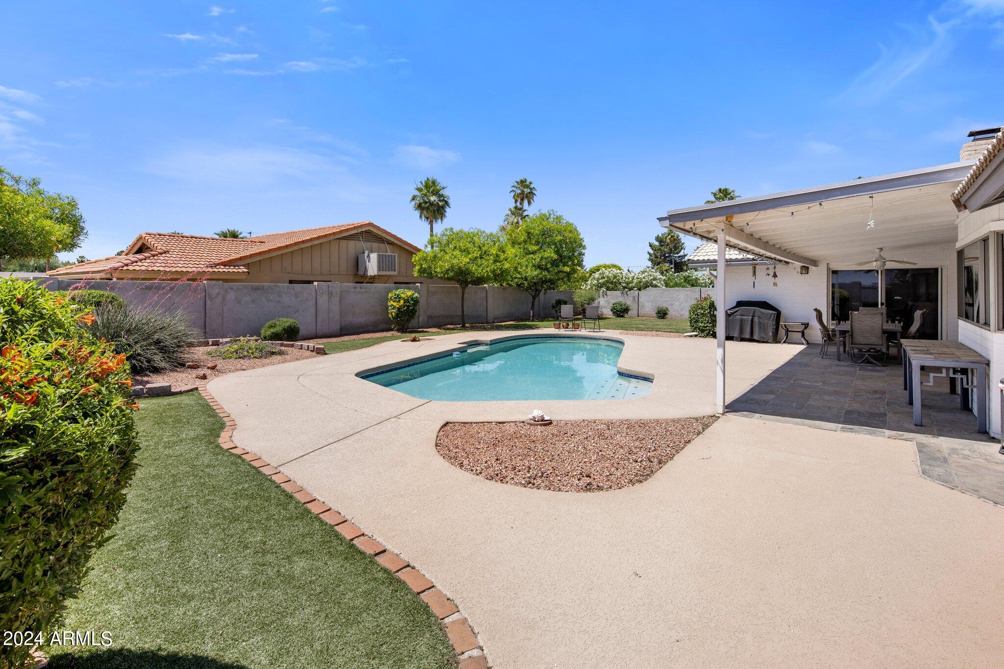 219 E ACAPULCO Lane