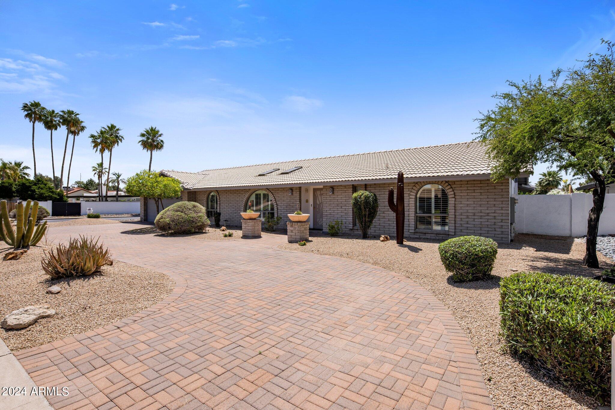 219 E ACAPULCO Lane