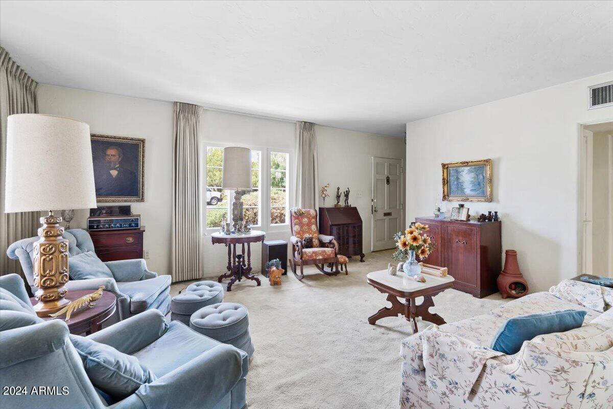 329 W OREGON Avenue