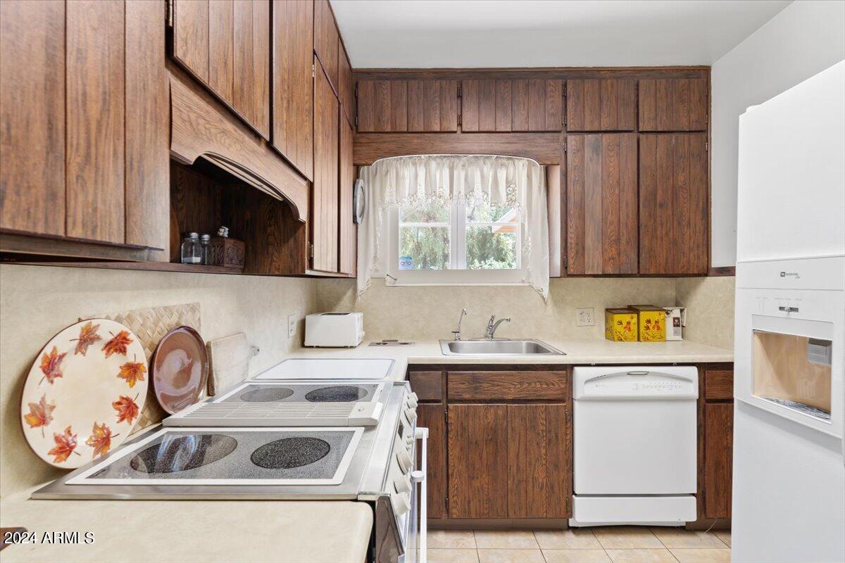 329 W OREGON Avenue