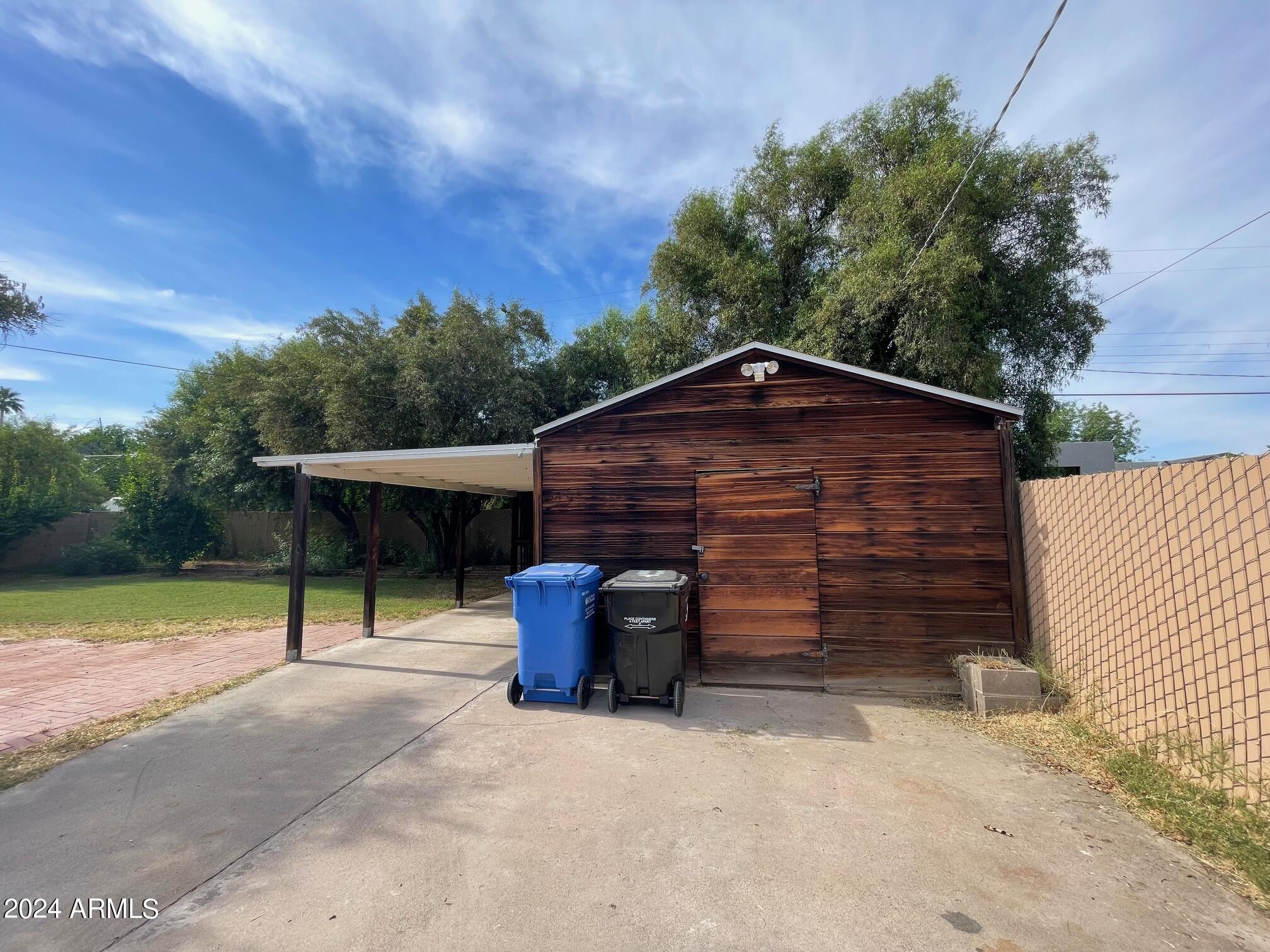 214 E COLTER Street